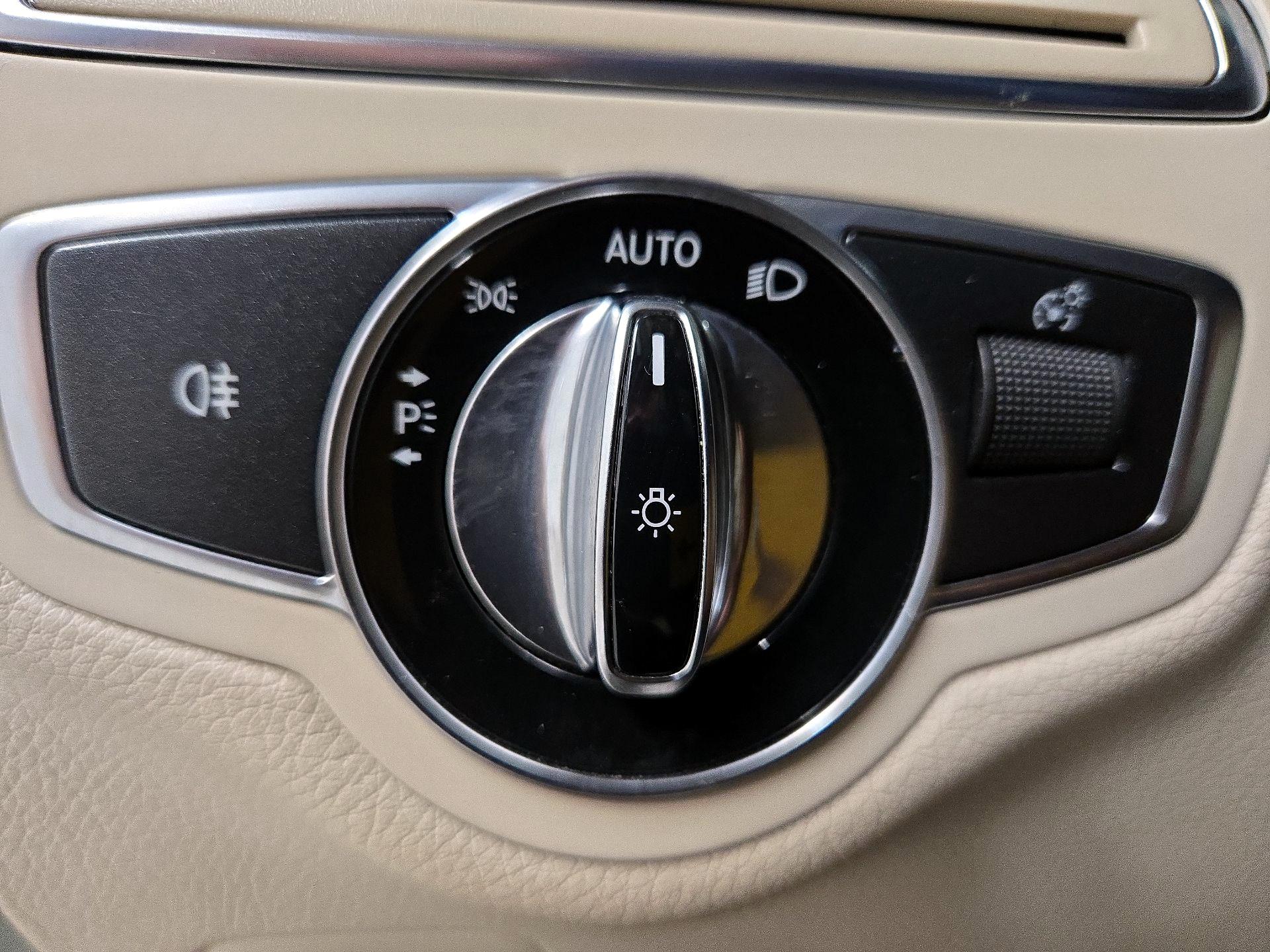 Thumbnail: 2016 Mercedes-Benz C-Class - 13
