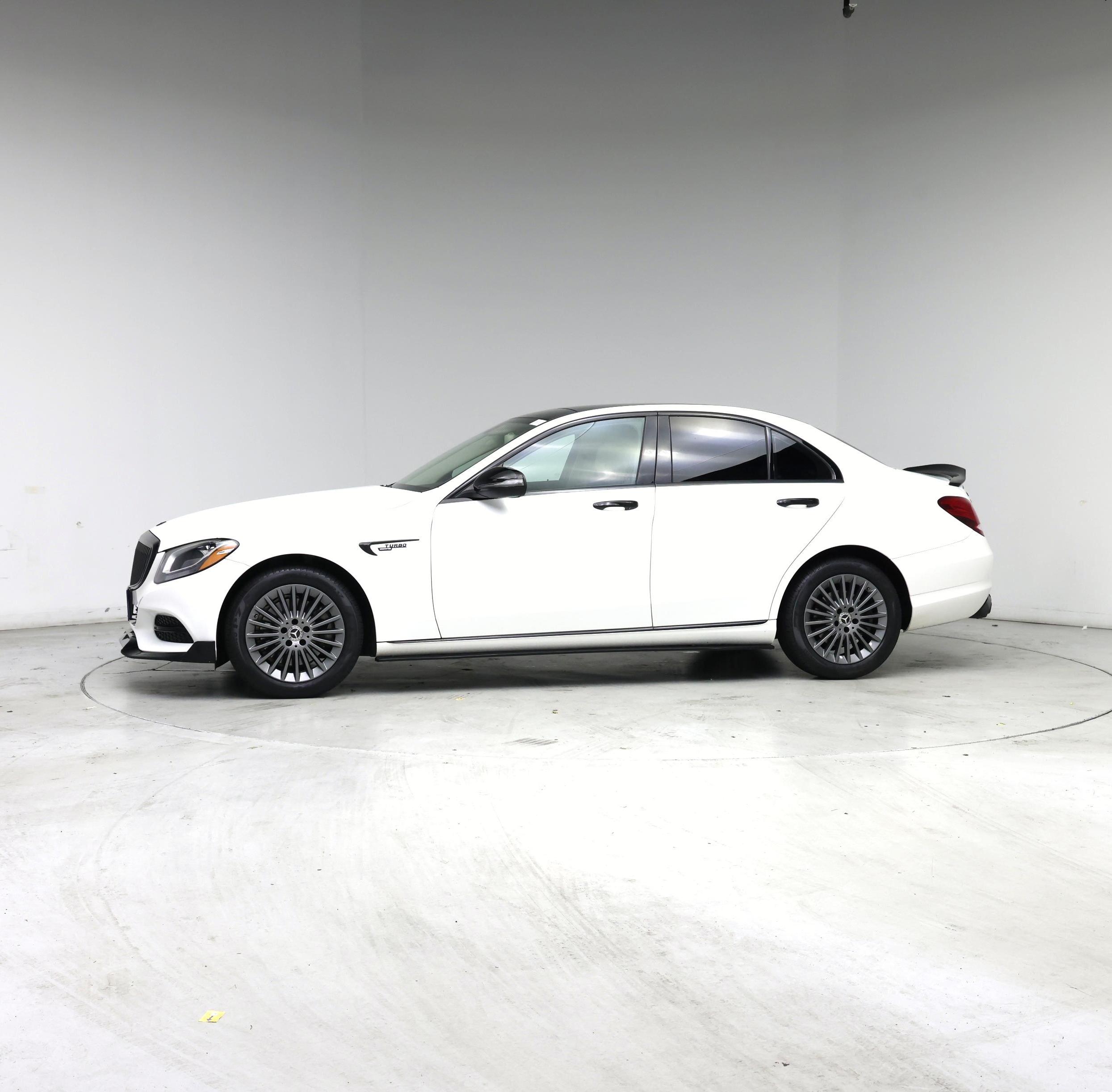 Thumbnail: 2016 Mercedes-Benz C-Class - 3