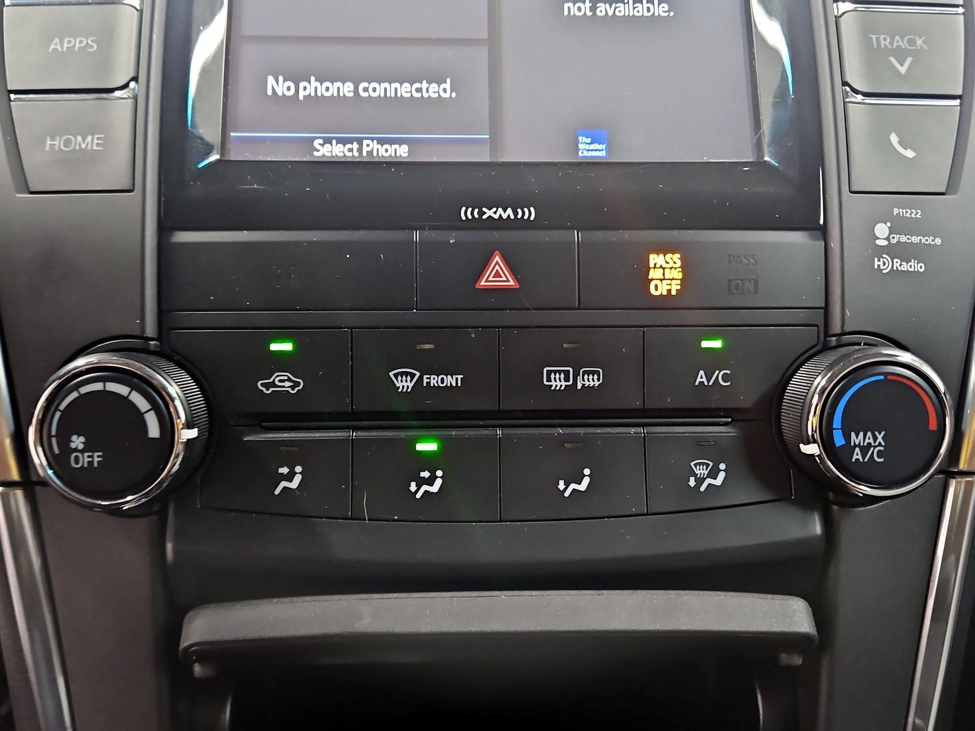 Thumbnail: 2016 Toyota Camry - 16