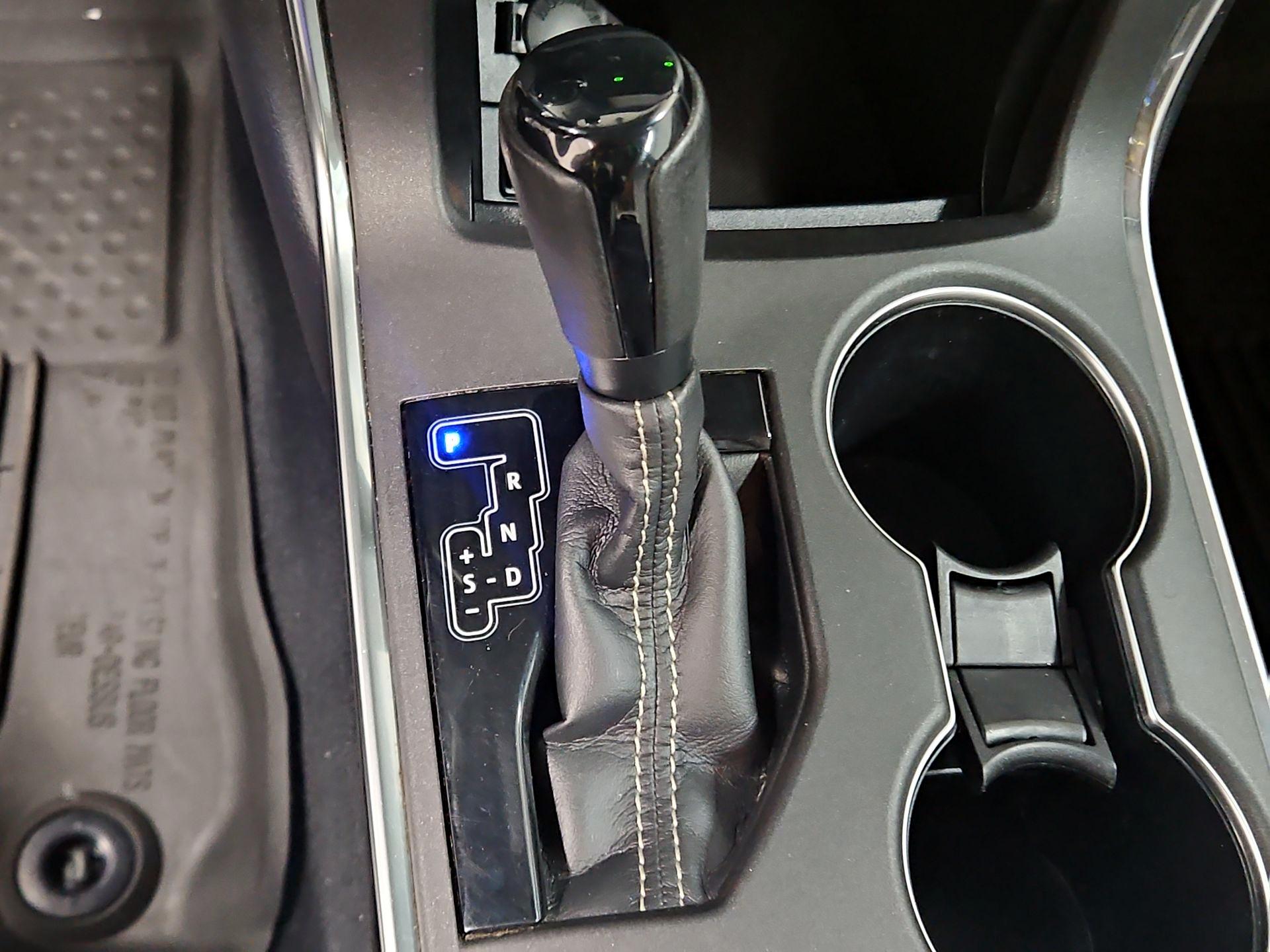 Thumbnail: 2016 Toyota Camry - 17