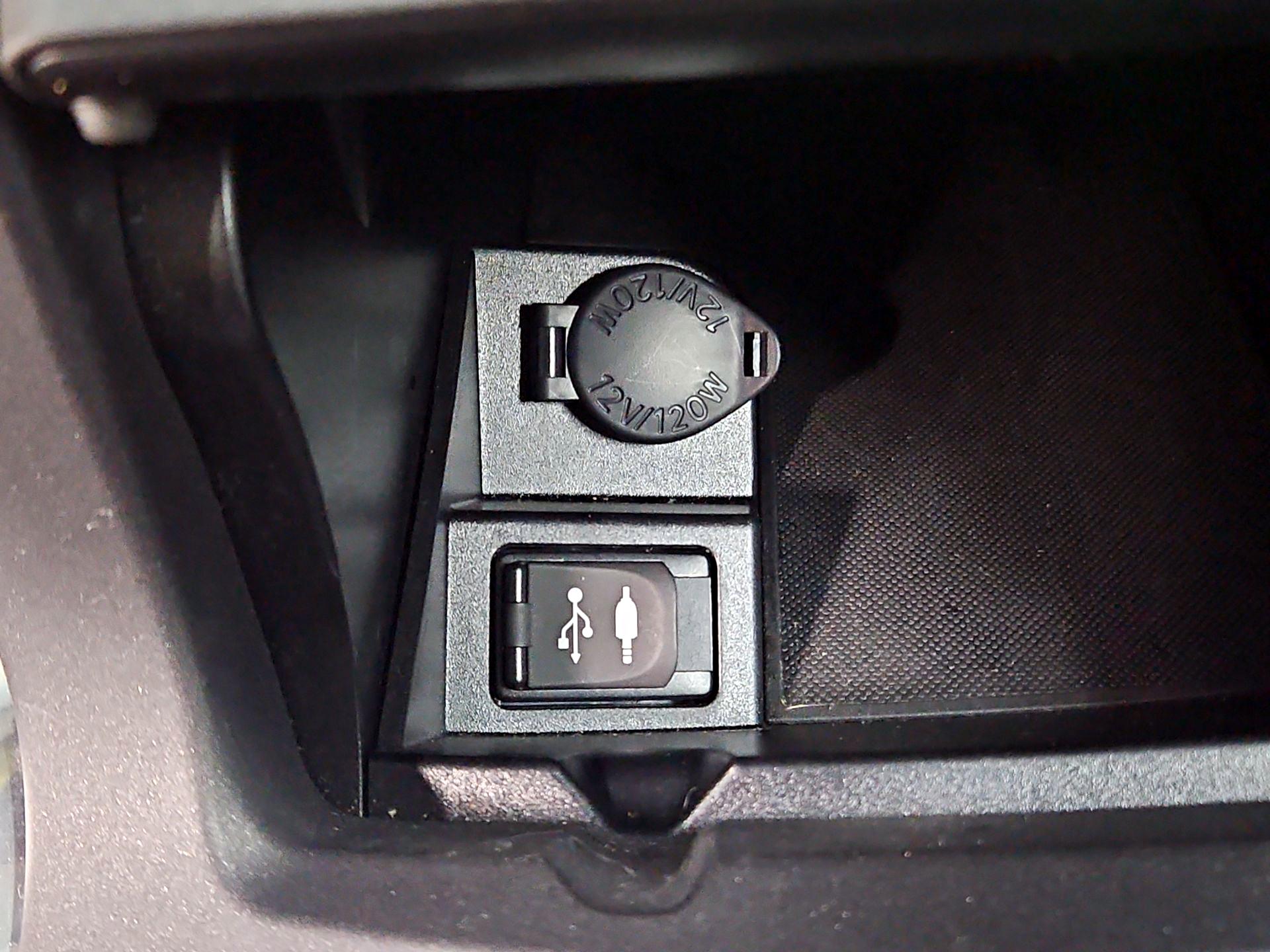 Thumbnail: 2016 Toyota Camry - 18