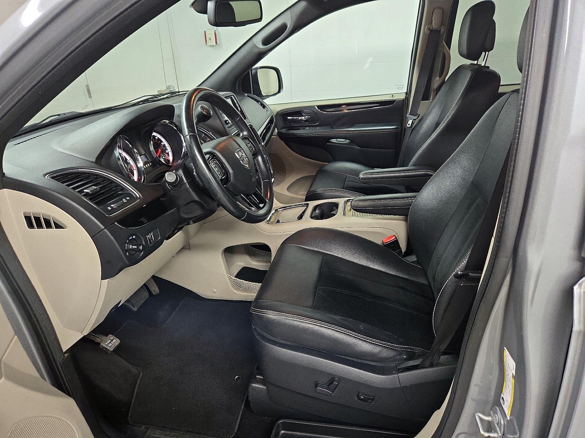 Thumbnail: 2018 Dodge Grand Caravan - 11