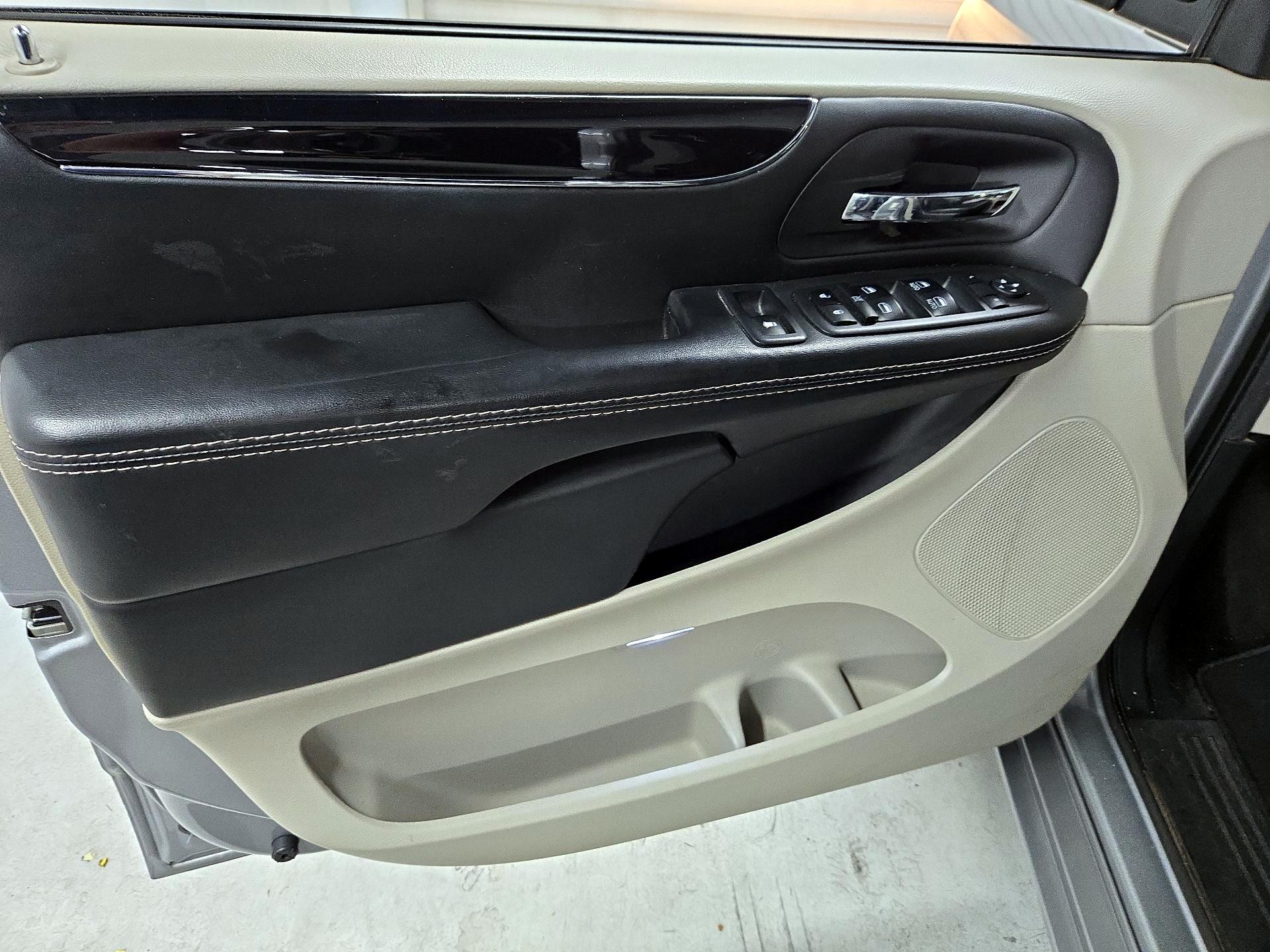 Thumbnail: 2018 Dodge Grand Caravan - 12
