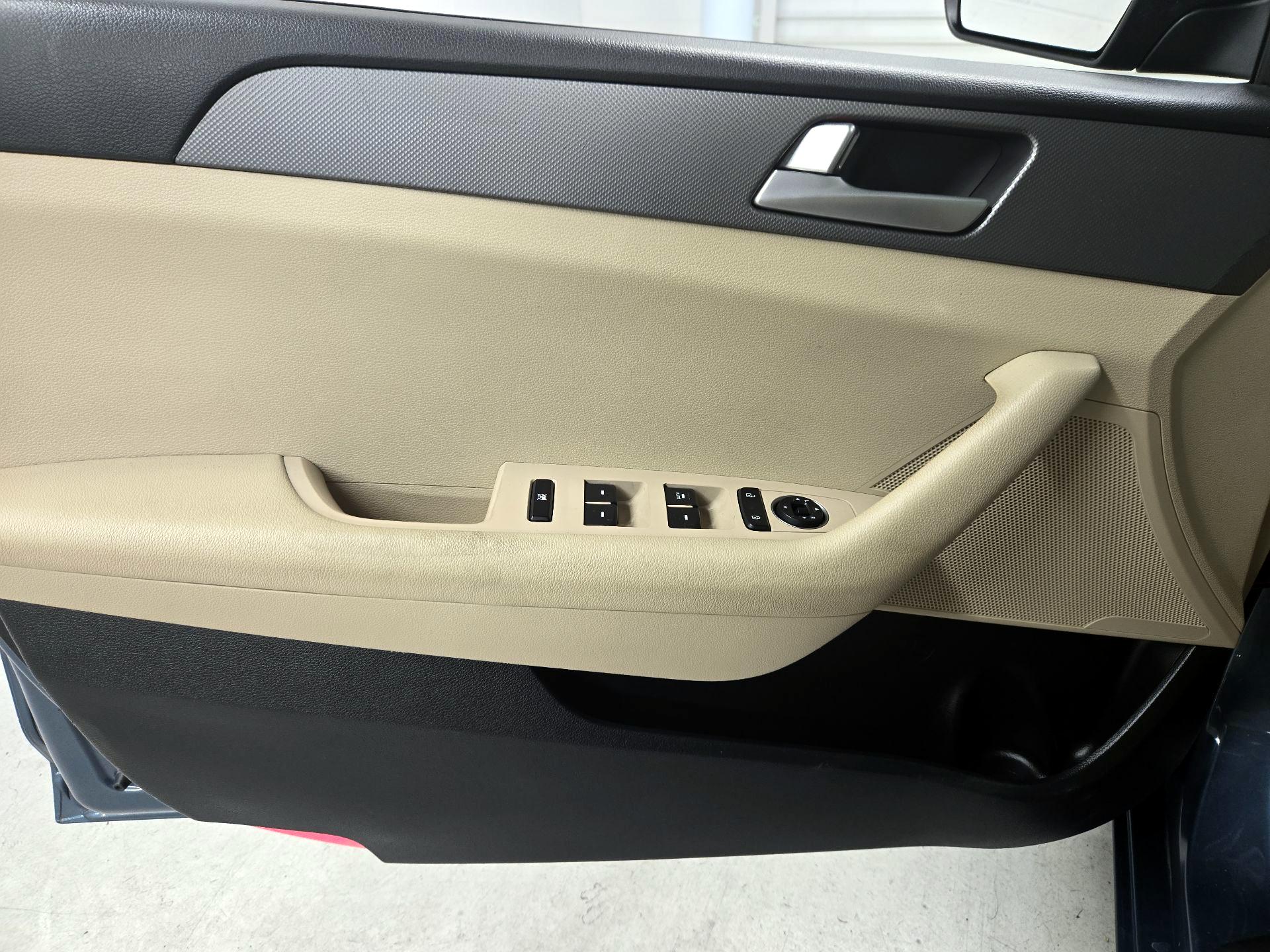 Thumbnail: 2015 Hyundai Sonata - 12