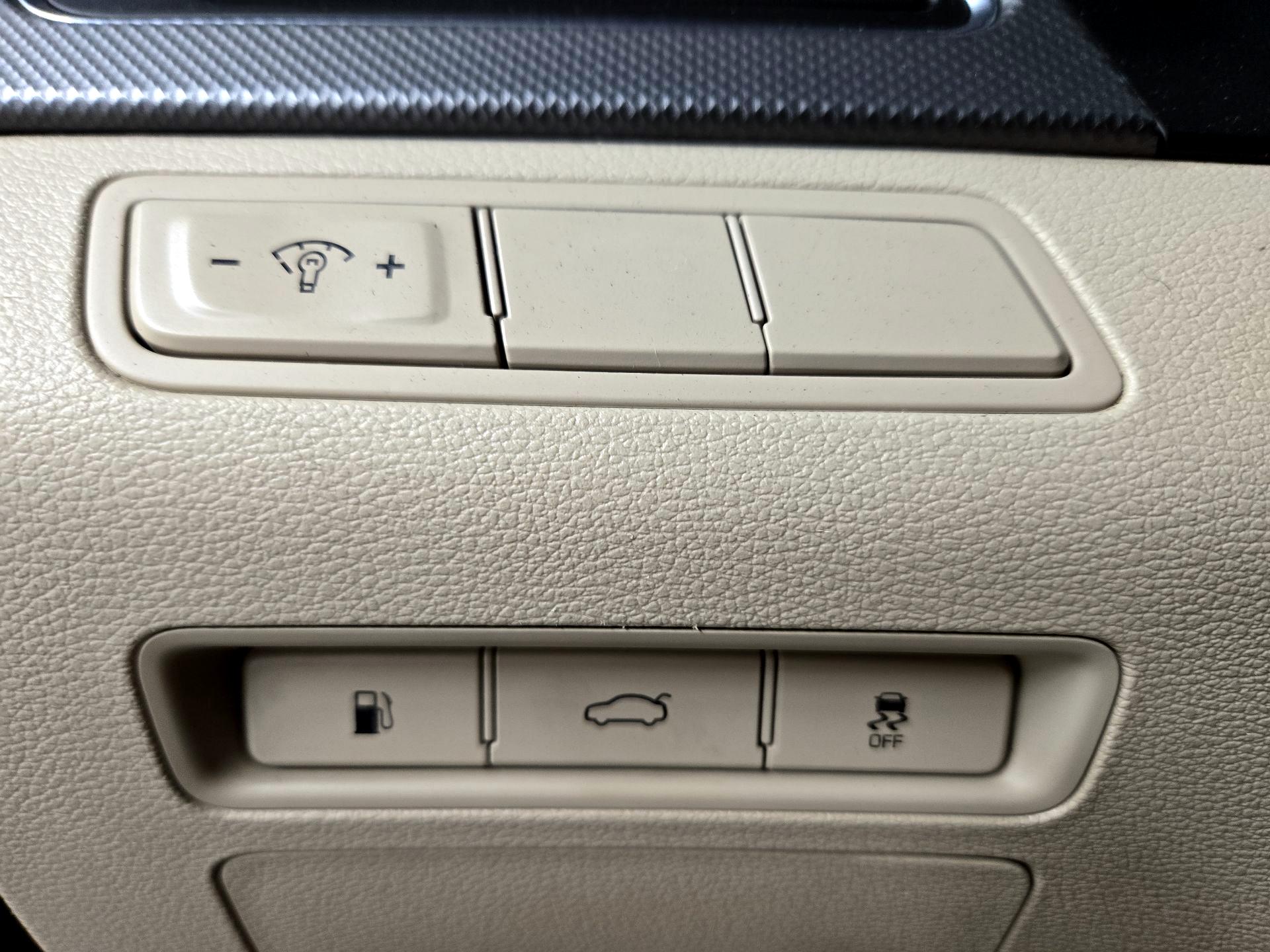 Thumbnail: 2015 Hyundai Sonata - 13