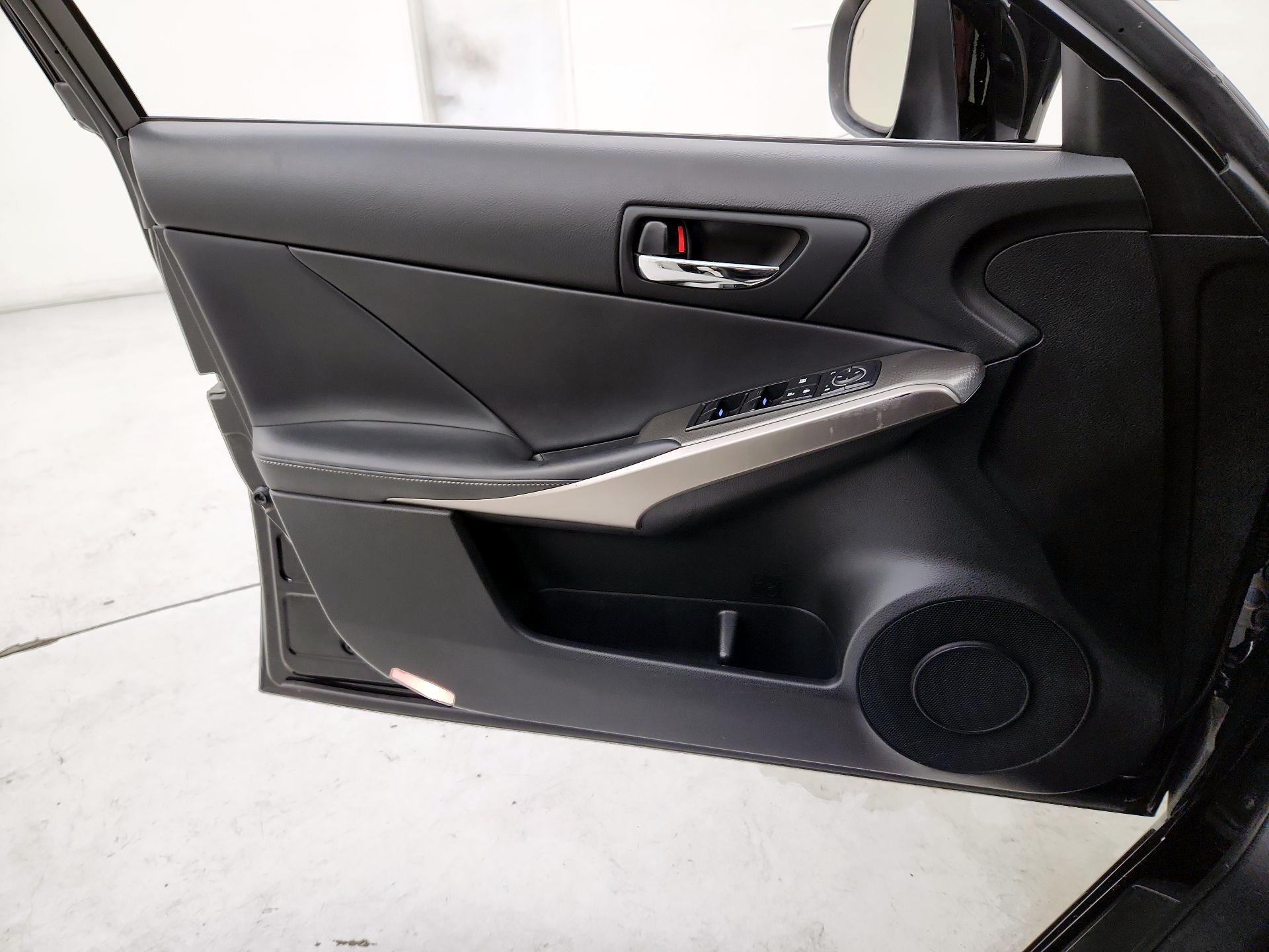 Thumbnail: 2015 Lexus IS - 12