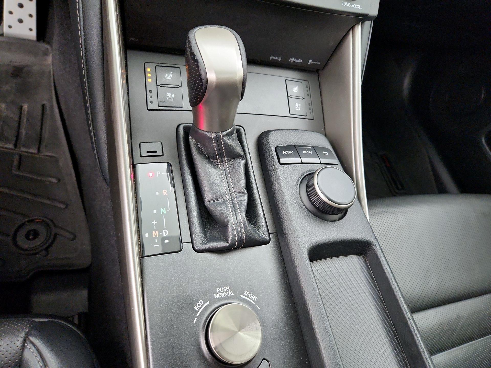Thumbnail: 2015 Lexus IS - 17