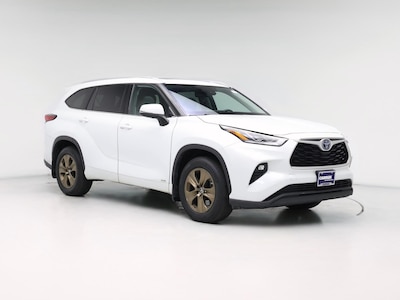 White 2022 Toyota Highlander Hybrid XLE Bronze