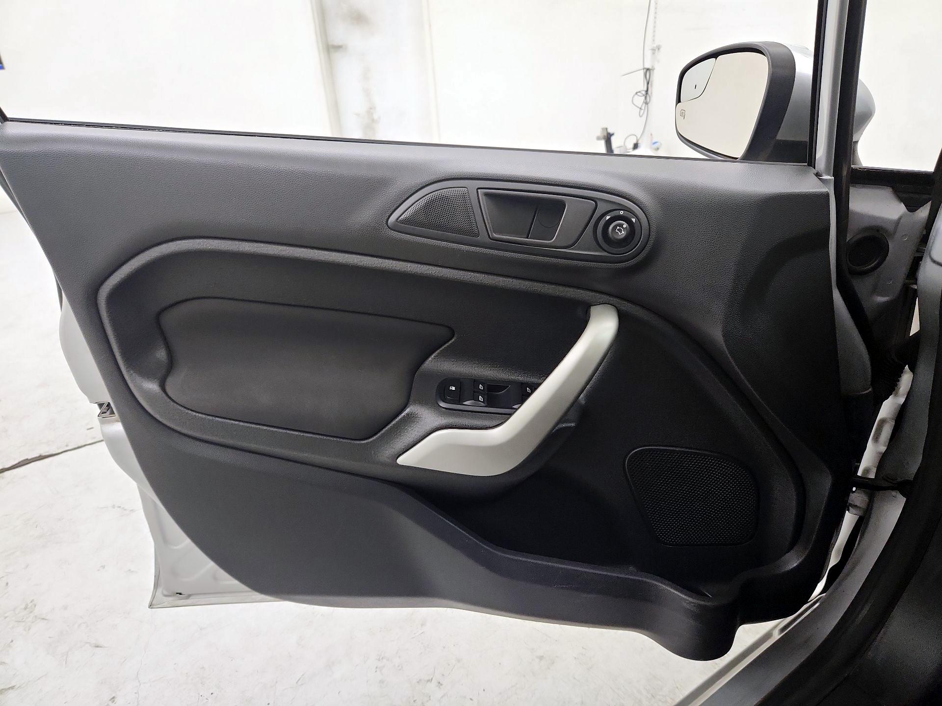 Thumbnail: 2013 Ford Fiesta - 12