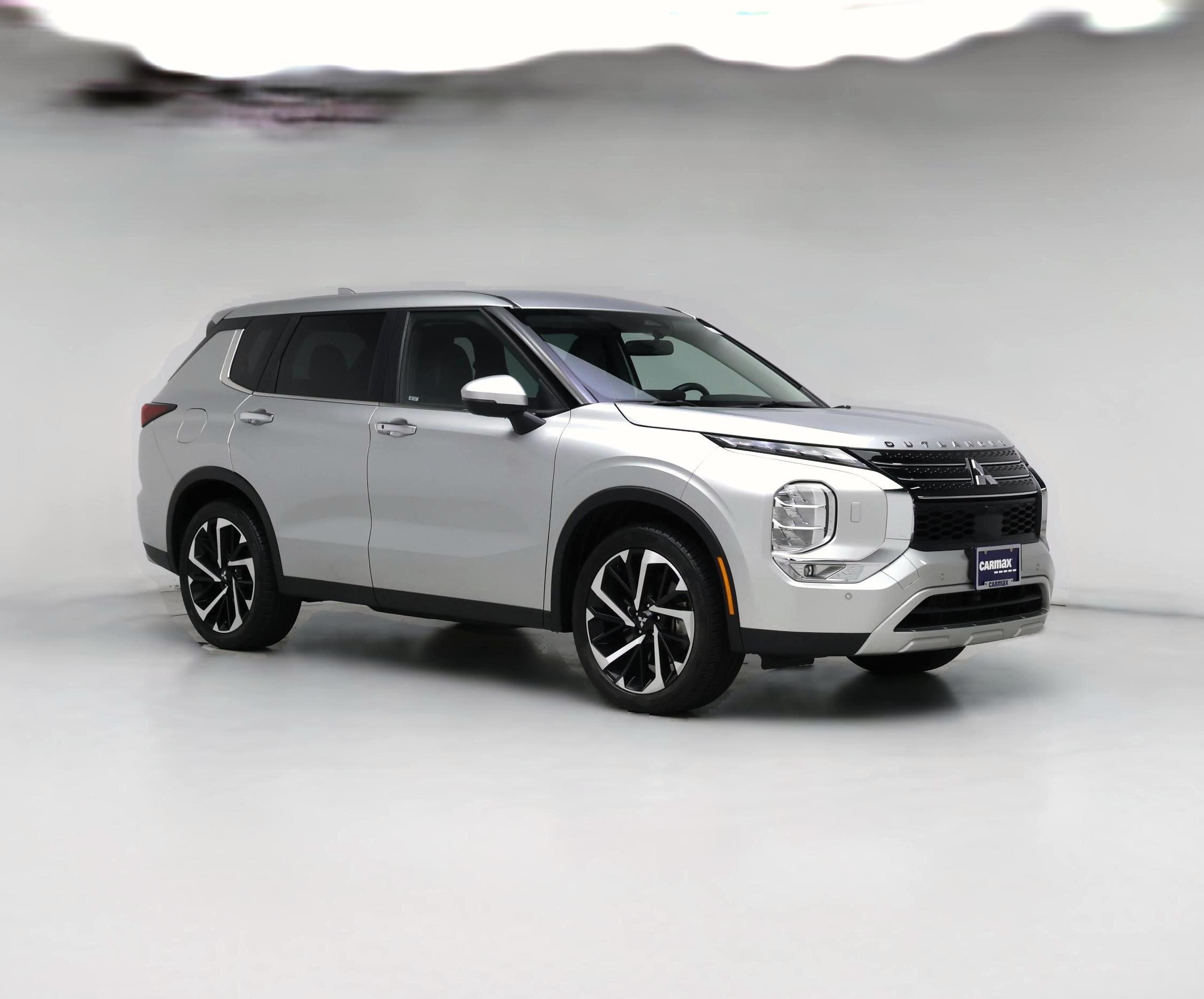 Thumbnail: 2023 Mitsubishi Outlander - 1