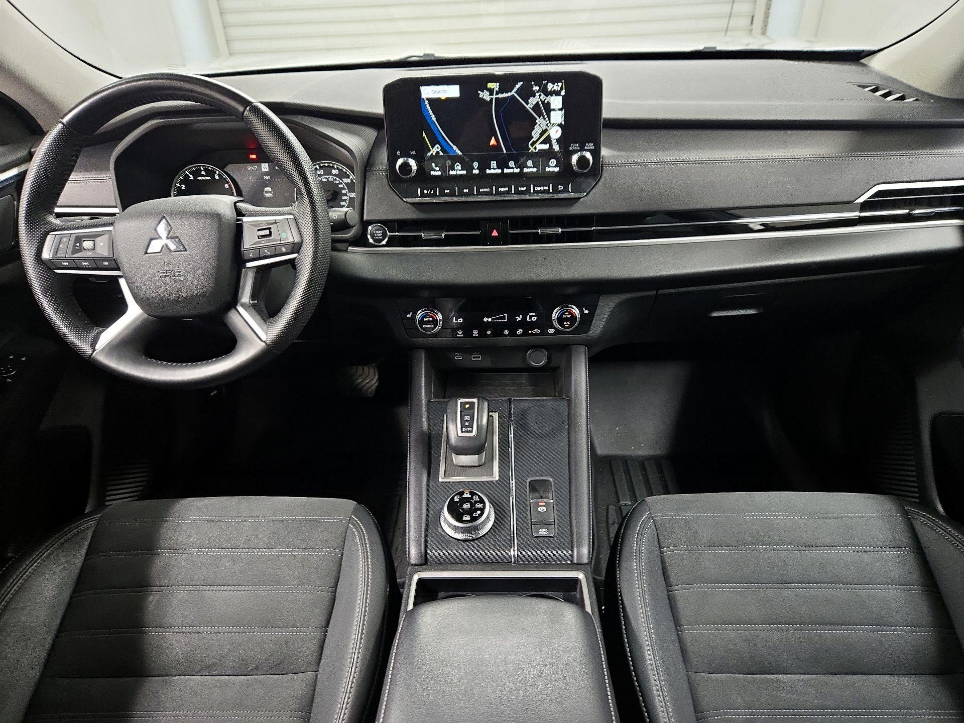 Thumbnail: 2023 Mitsubishi Outlander - 9