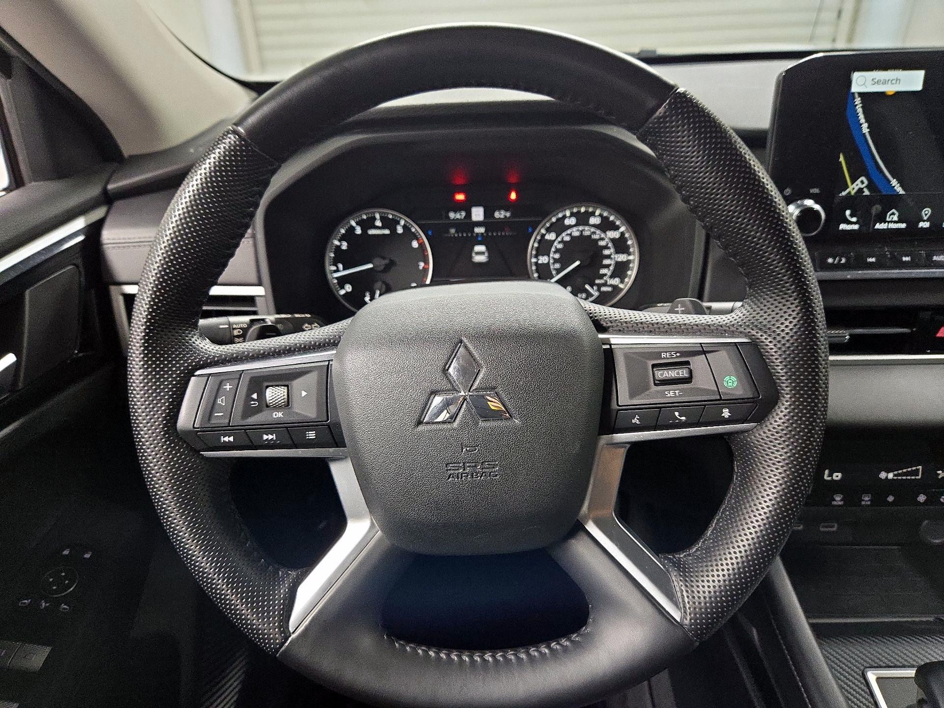 Thumbnail: 2023 Mitsubishi Outlander - 10