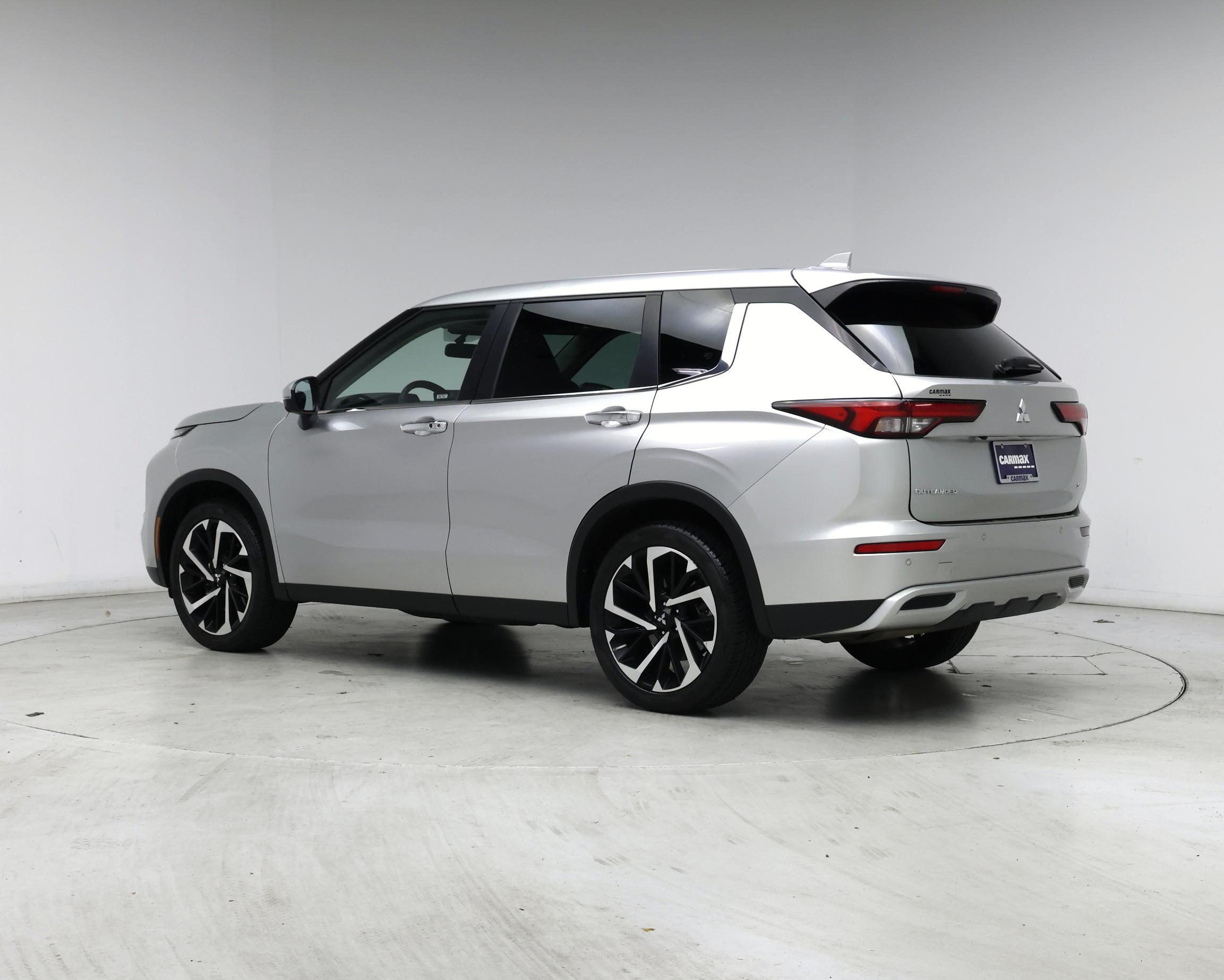 Thumbnail: 2023 Mitsubishi Outlander - 2