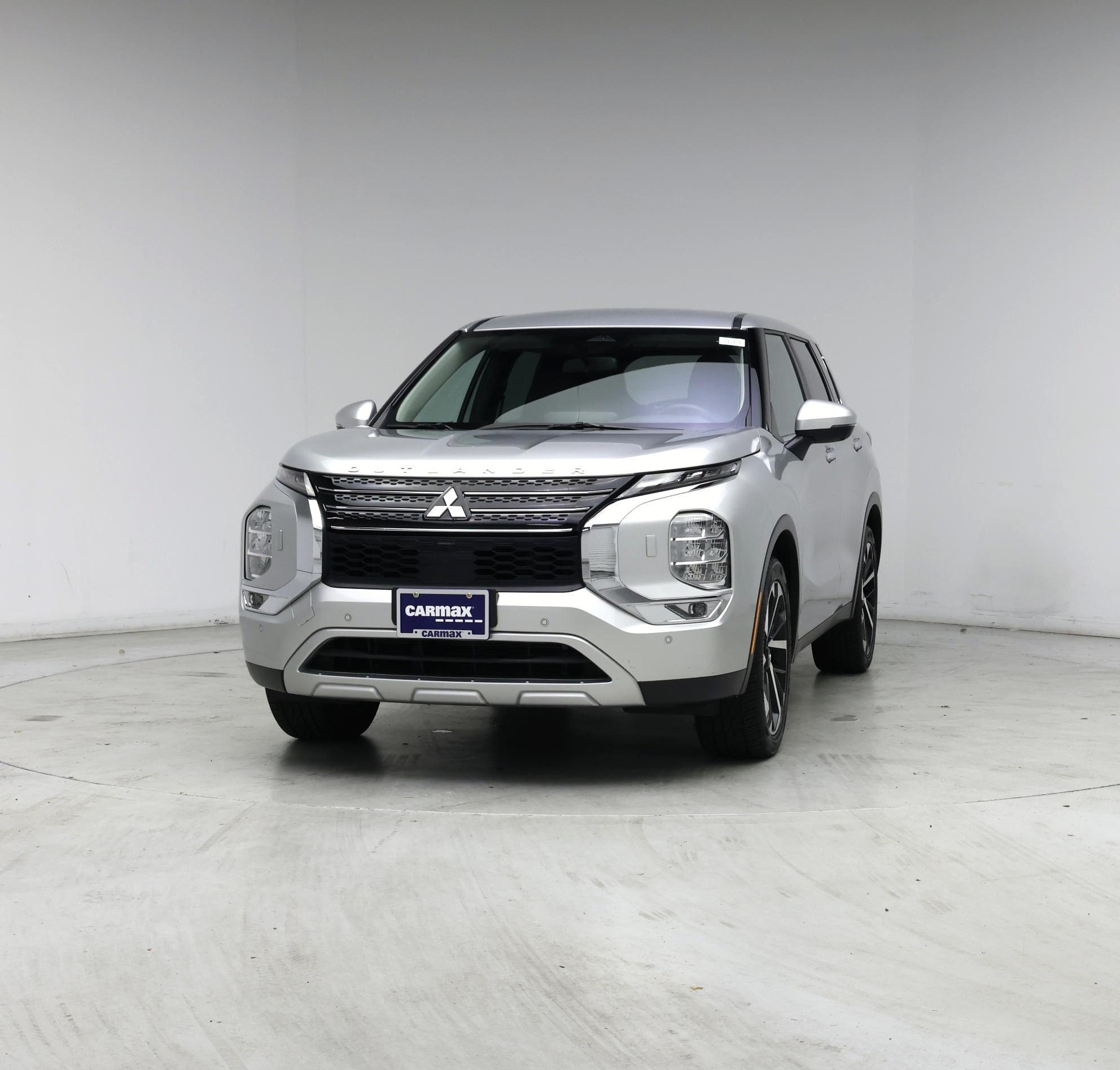 Thumbnail: 2023 Mitsubishi Outlander - 4