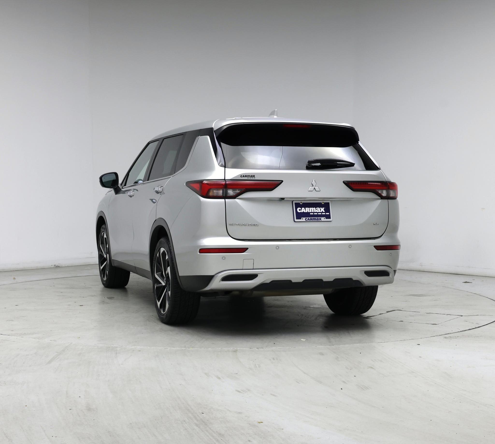Thumbnail: 2023 Mitsubishi Outlander - 6