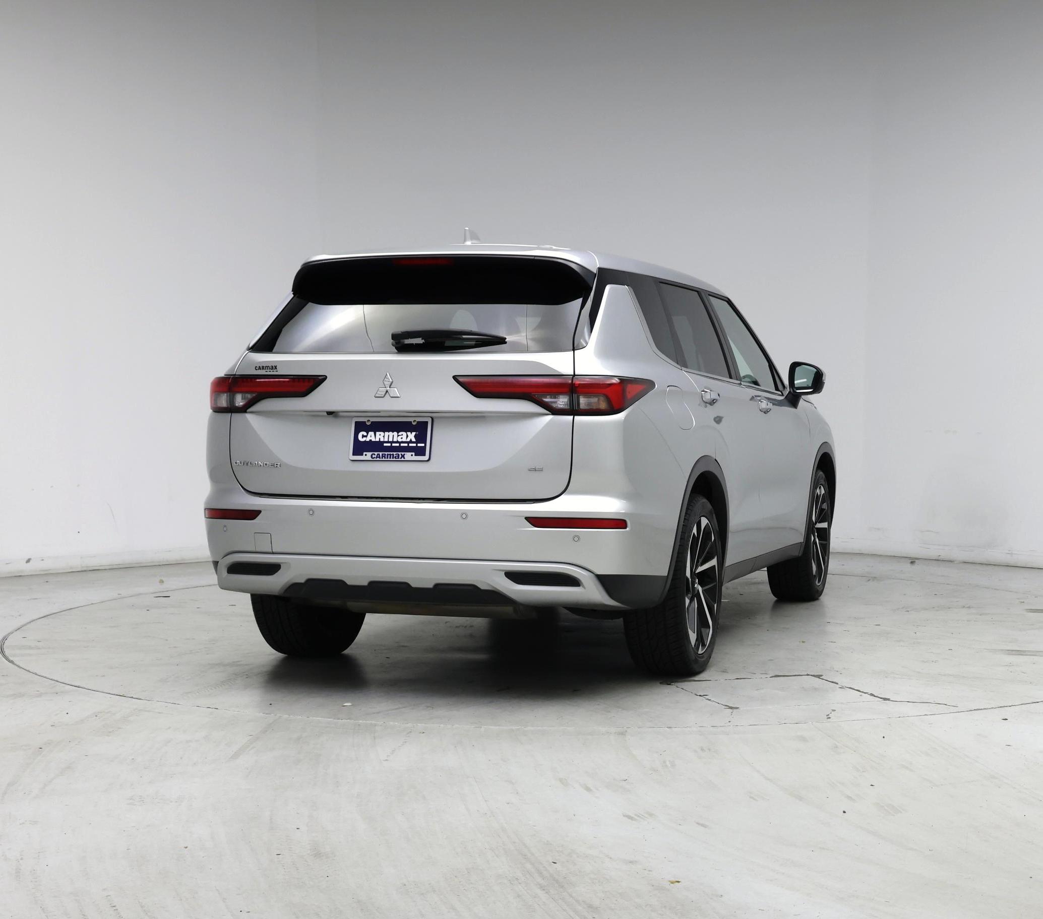 Thumbnail: 2023 Mitsubishi Outlander - 8