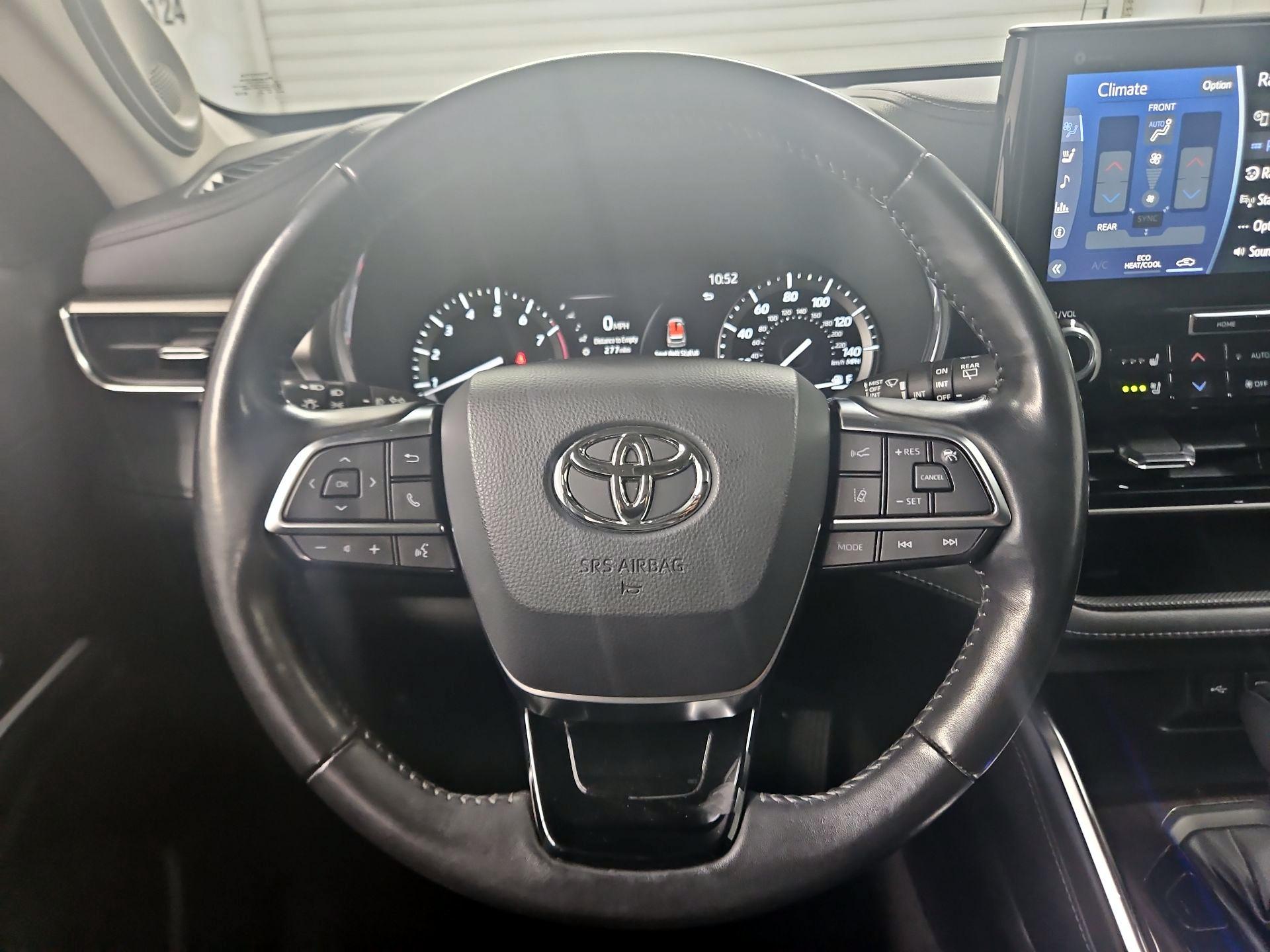 Thumbnail: 2021 Toyota Highlander - 10