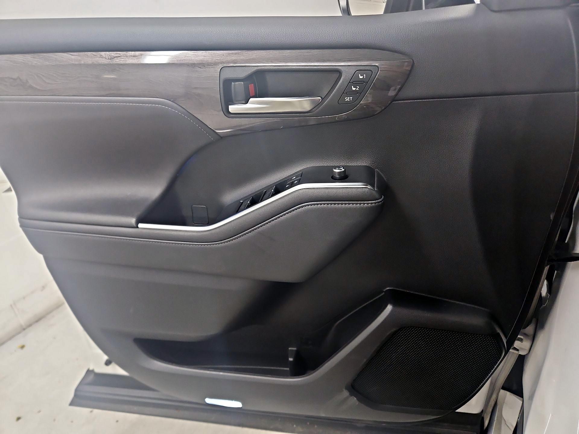 Thumbnail: 2021 Toyota Highlander - 12