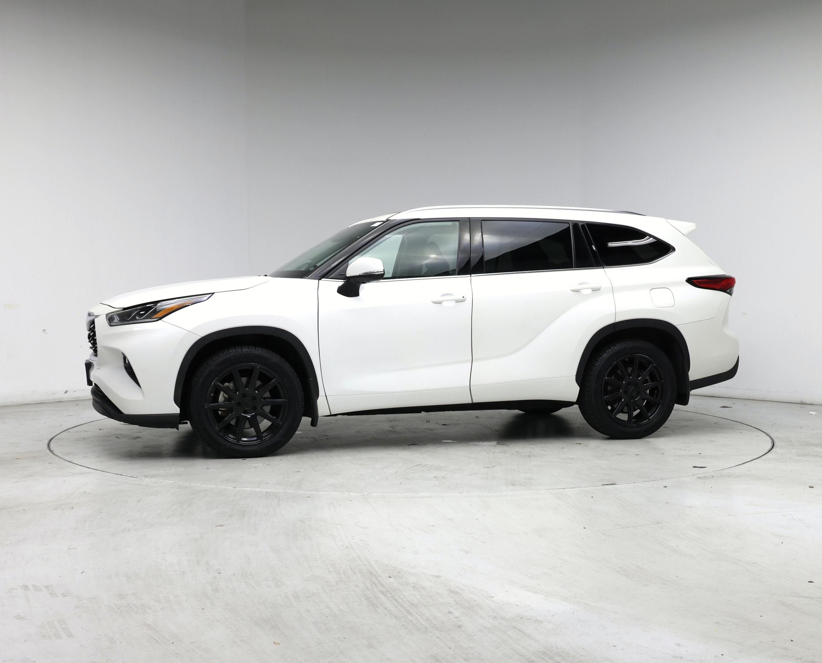 Thumbnail: 2021 Toyota Highlander - 3