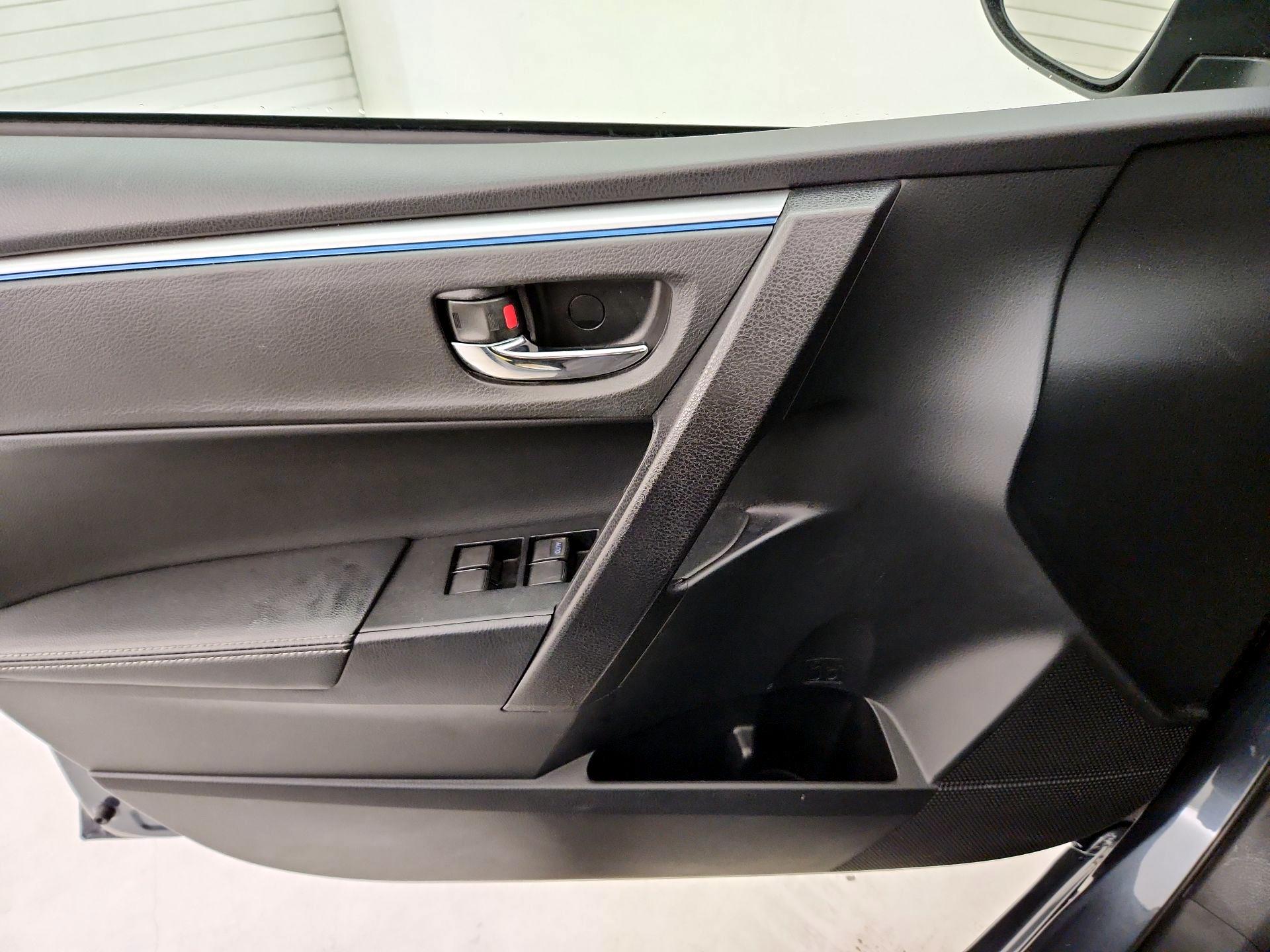 Thumbnail: 2015 Toyota Corolla - 12