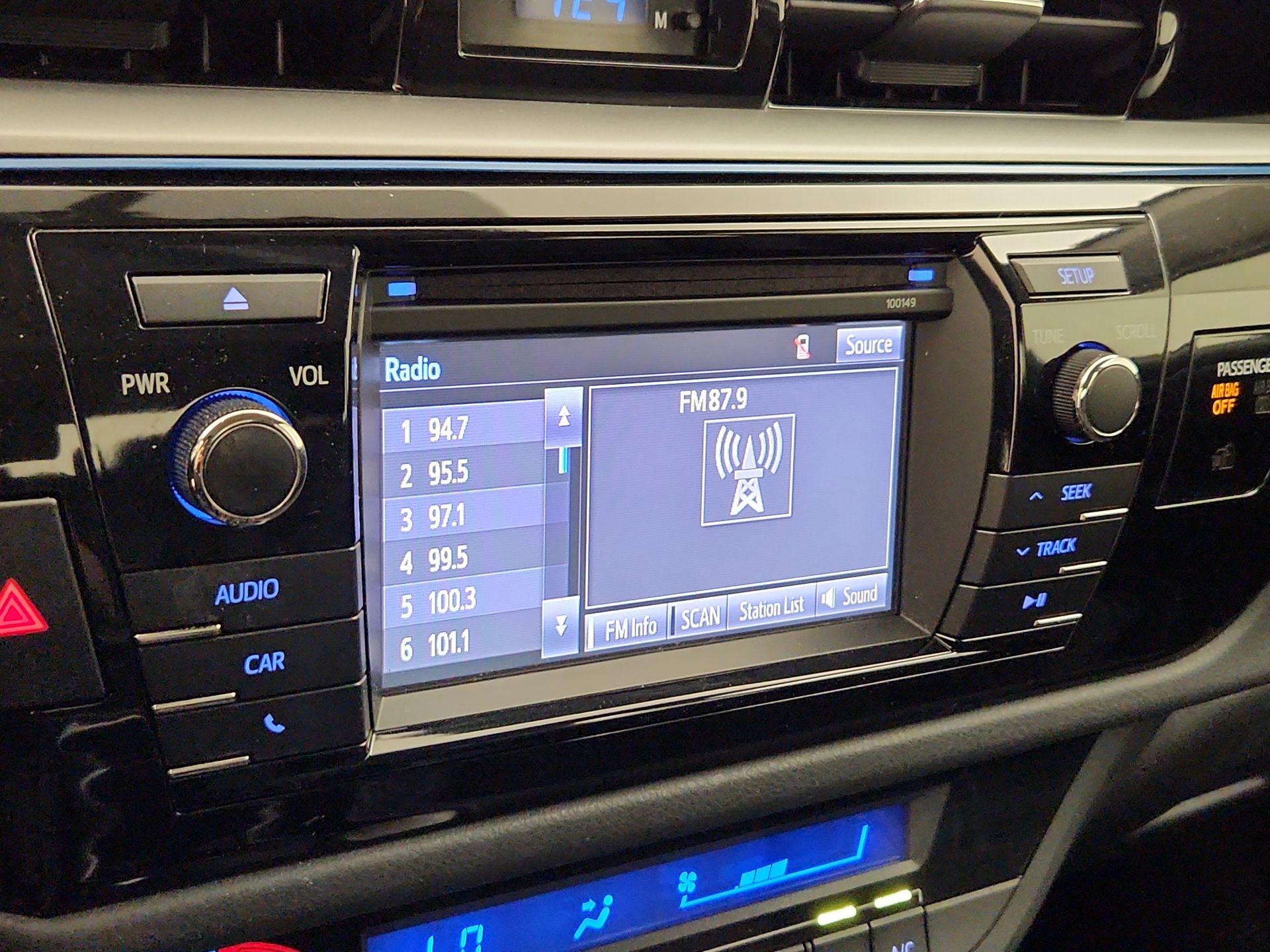 Thumbnail: 2015 Toyota Corolla - 15
