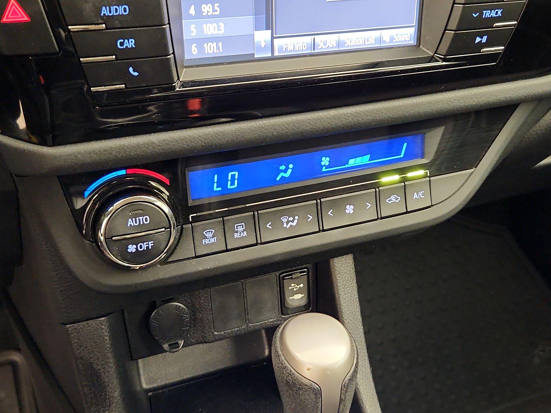 Thumbnail: 2015 Toyota Corolla - 16