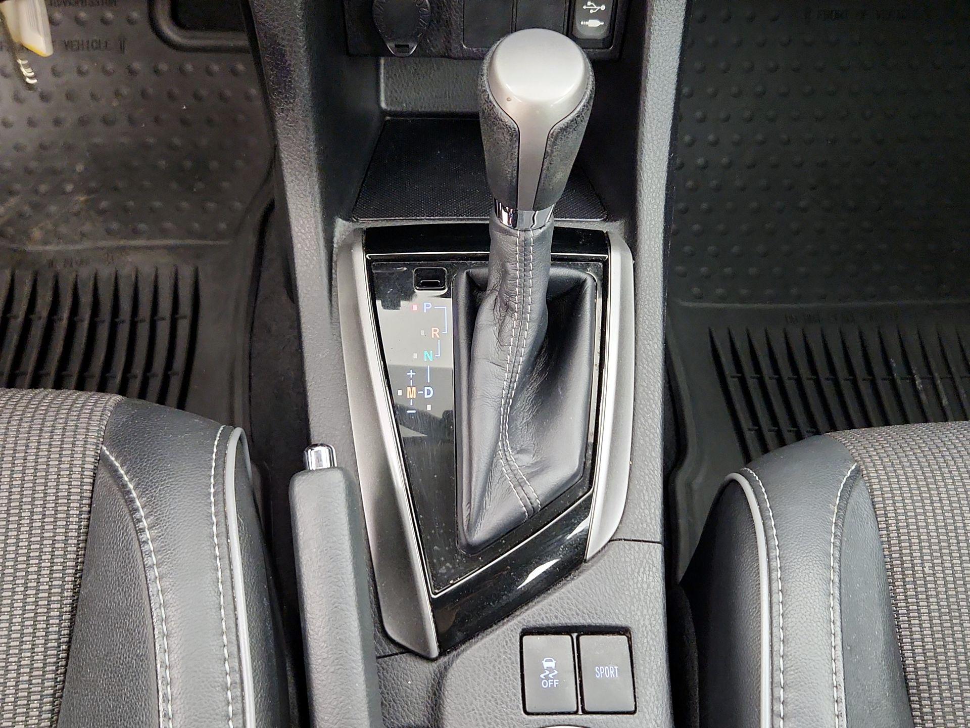 Thumbnail: 2015 Toyota Corolla - 17