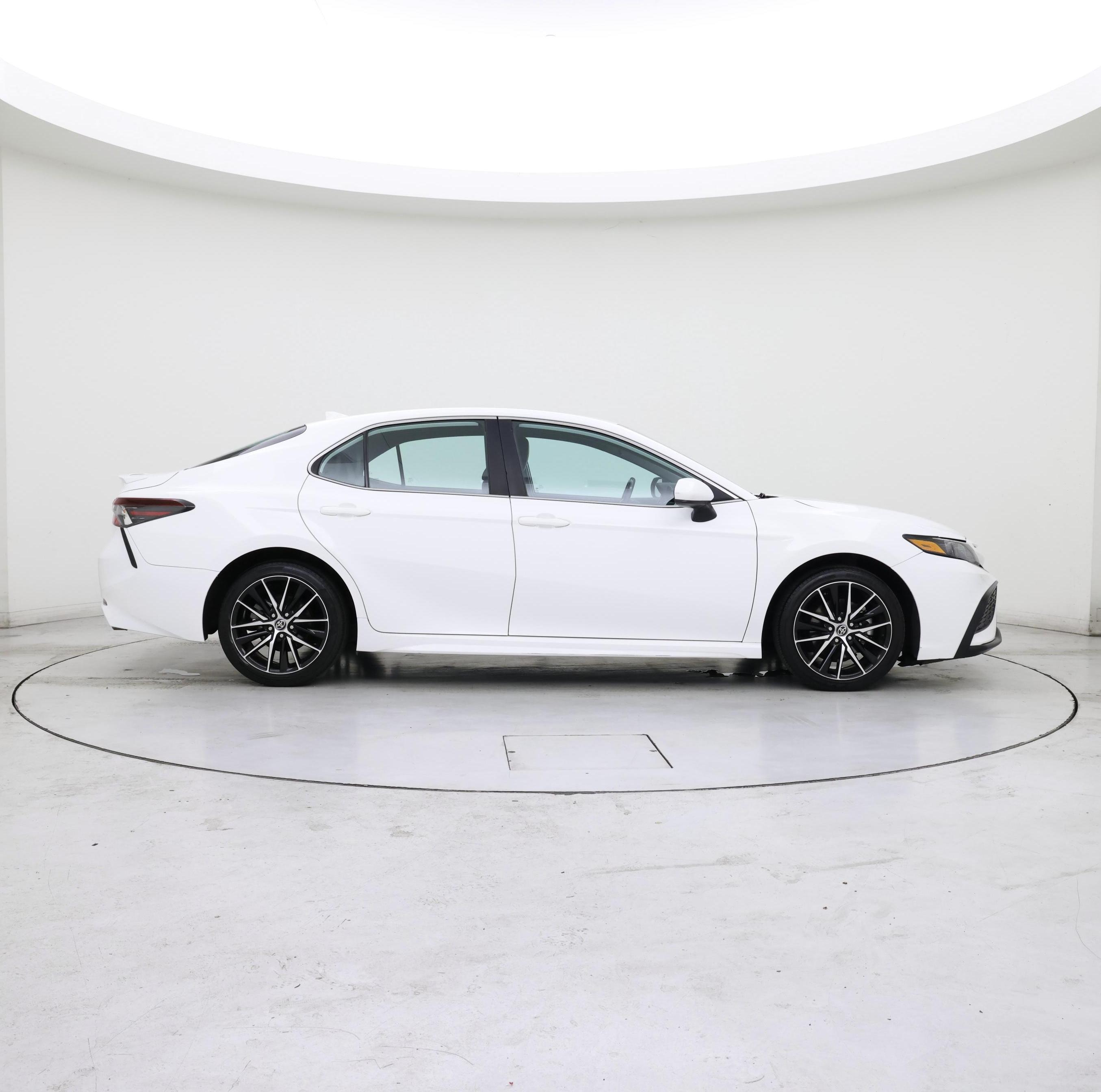 Thumbnail: 2021 Toyota Camry - 7