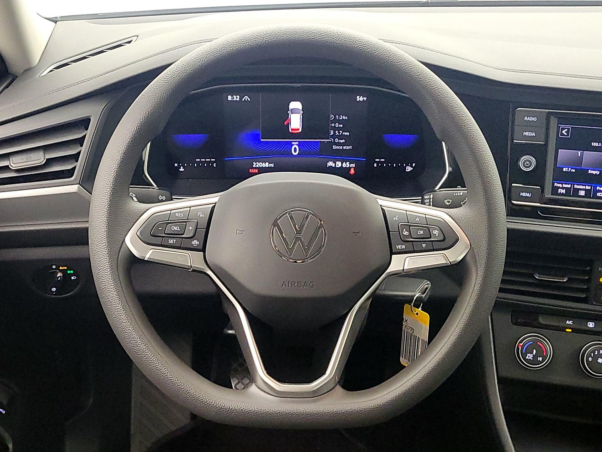 Thumbnail: 2023 Volkswagen Jetta - 10