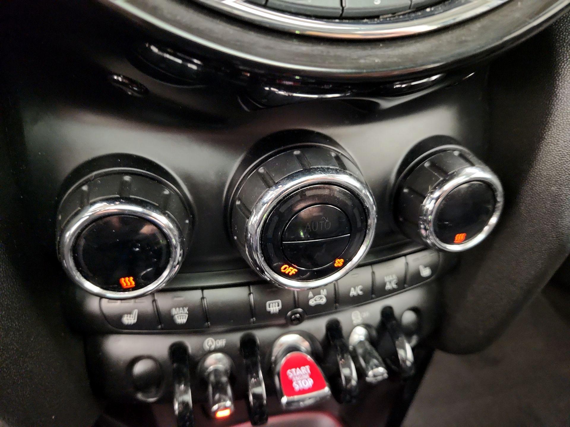 Thumbnail: 2015 MINI Cooper Hardtop - 15