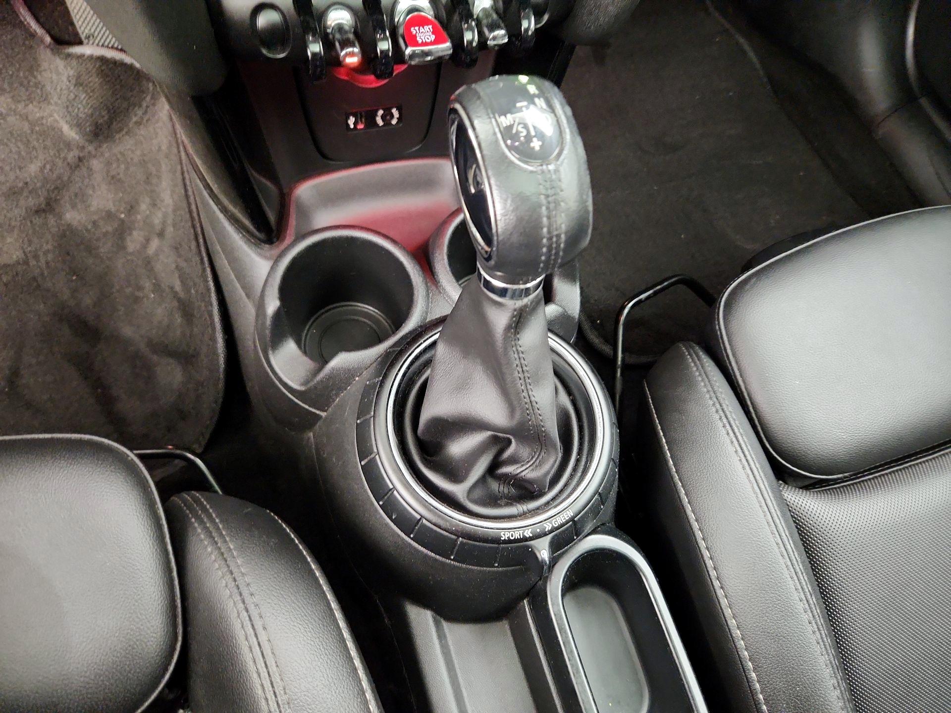 Thumbnail: 2015 MINI Cooper Hardtop - 16