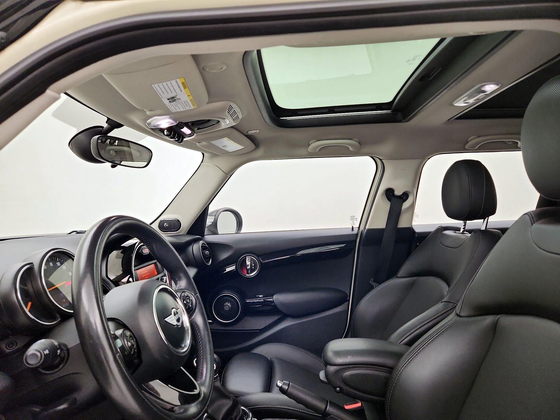 Thumbnail: 2015 MINI Cooper Hardtop - 18