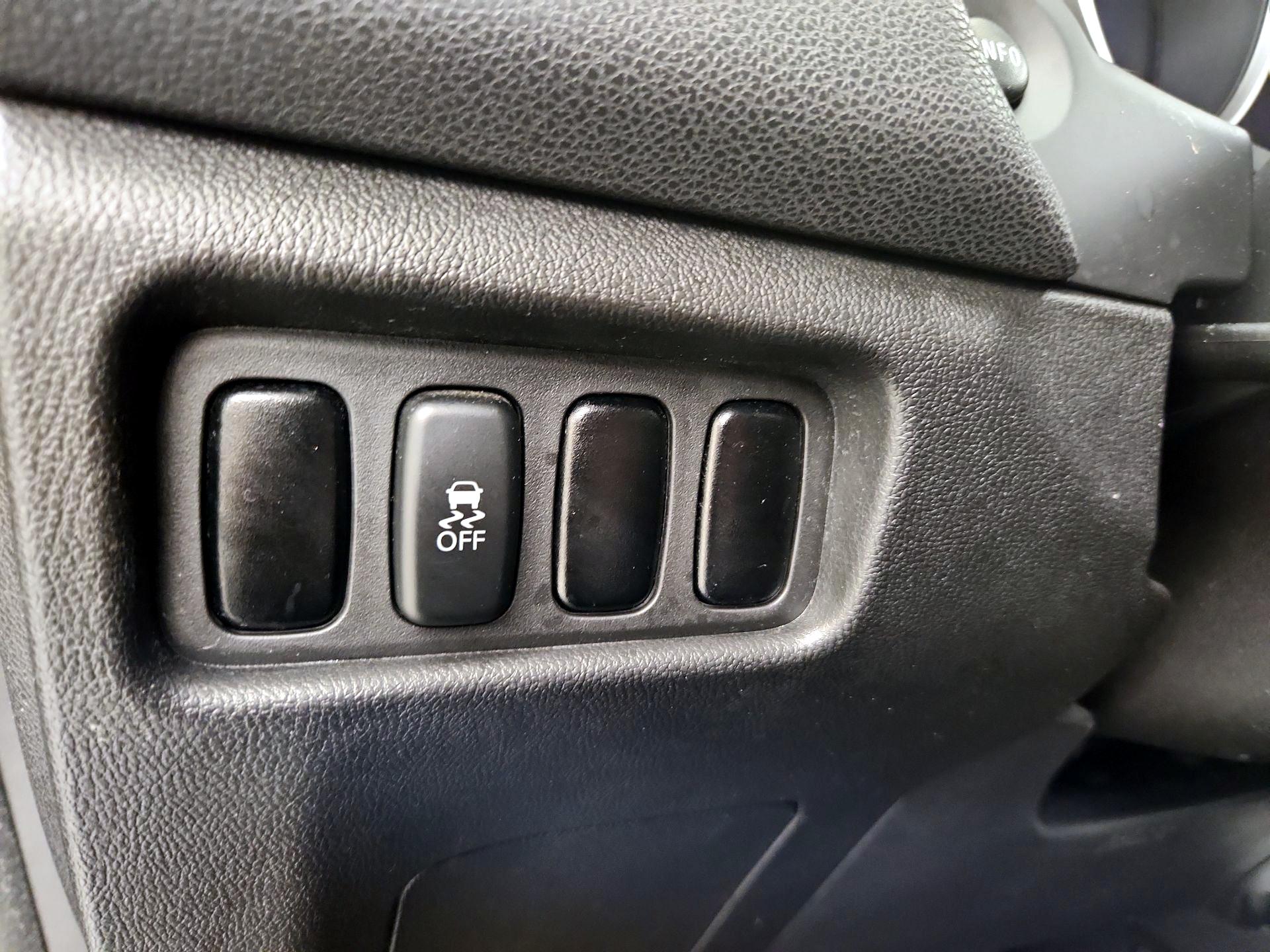 Thumbnail: 2013 Mitsubishi Outlander Sport - 13
