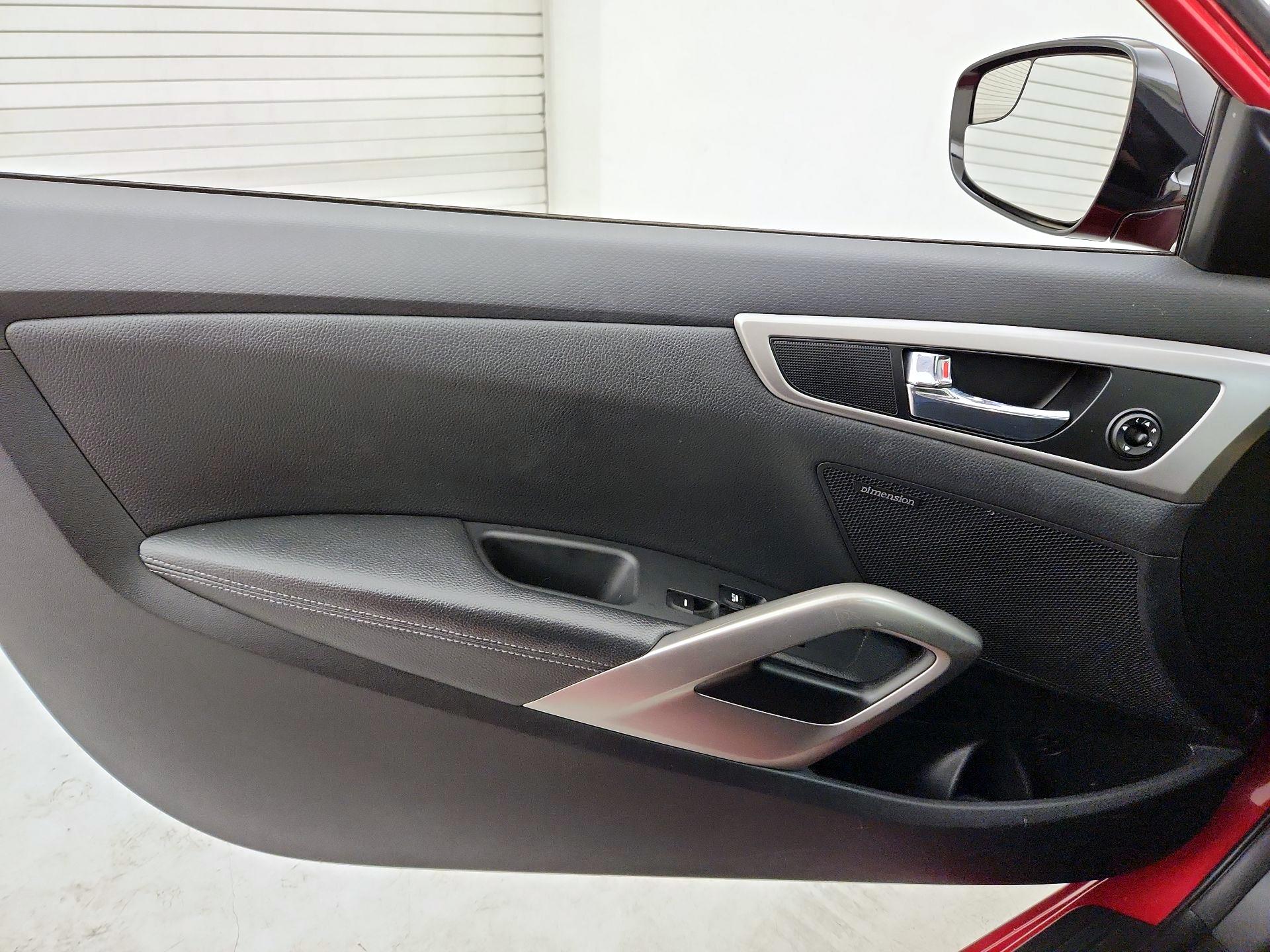 Thumbnail: 2016 Hyundai Veloster - 12