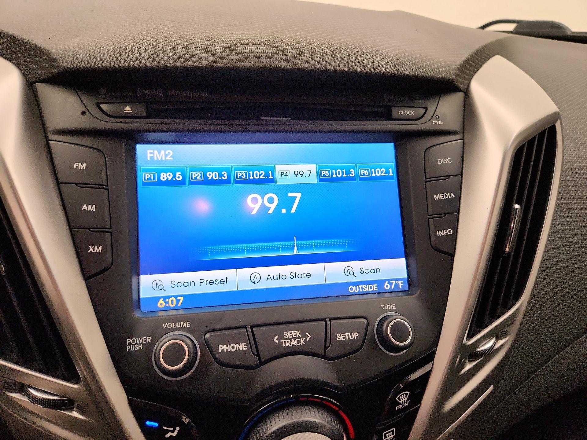 Thumbnail: 2016 Hyundai Veloster - 15