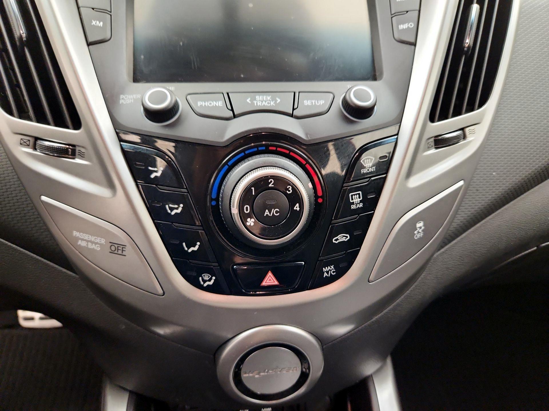 Thumbnail: 2016 Hyundai Veloster - 16