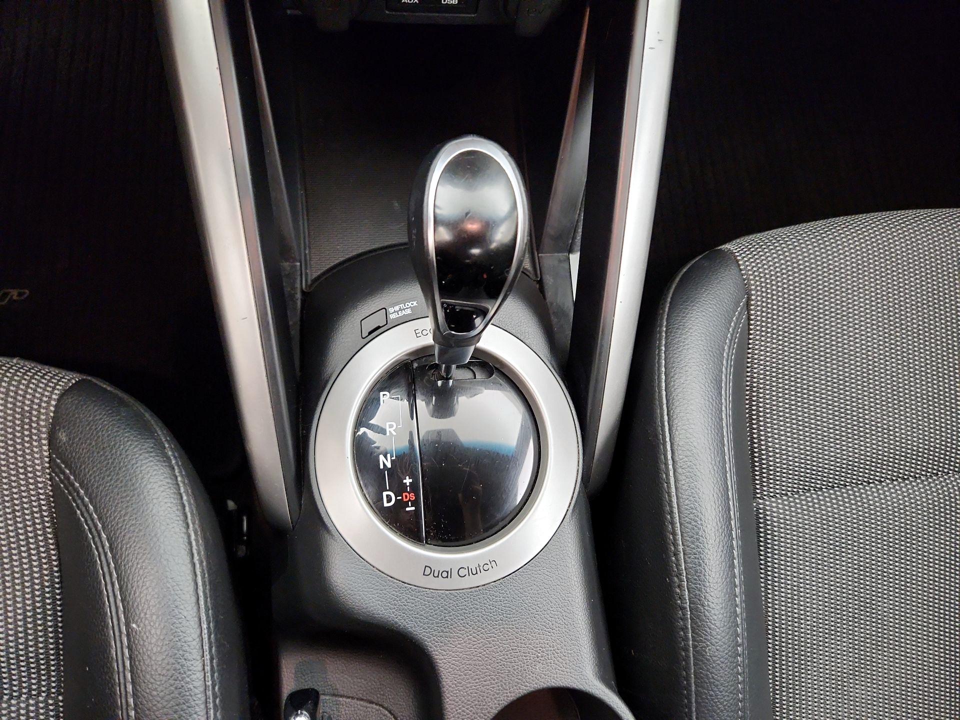 Thumbnail: 2016 Hyundai Veloster - 17