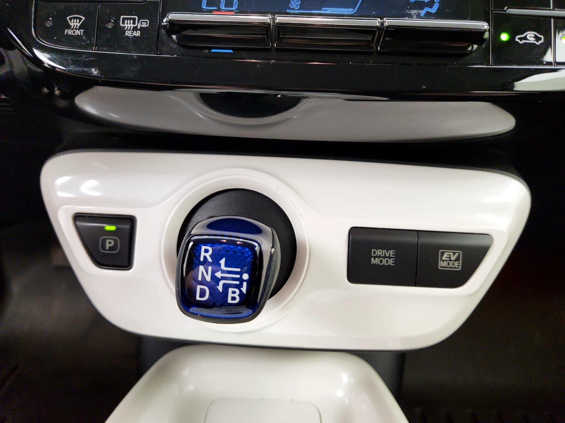 Thumbnail: 2016 Toyota Prius - 17