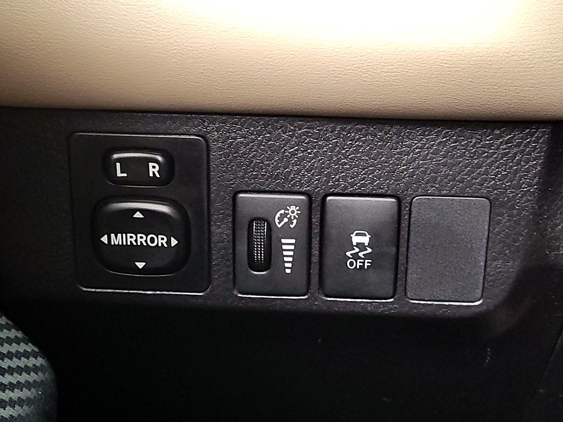 Thumbnail: 2014 Toyota RAV4 - 13