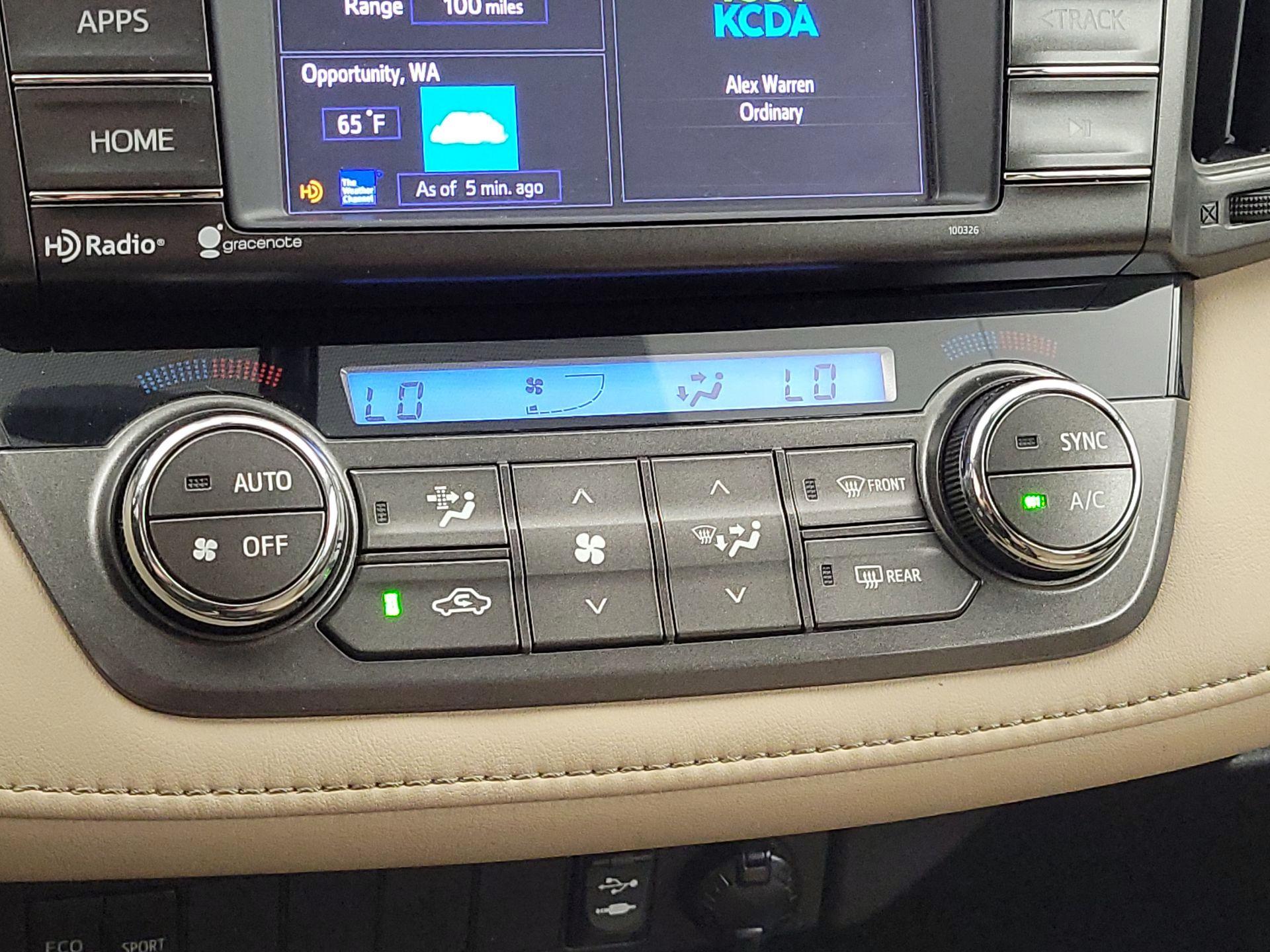 Thumbnail: 2014 Toyota RAV4 - 16