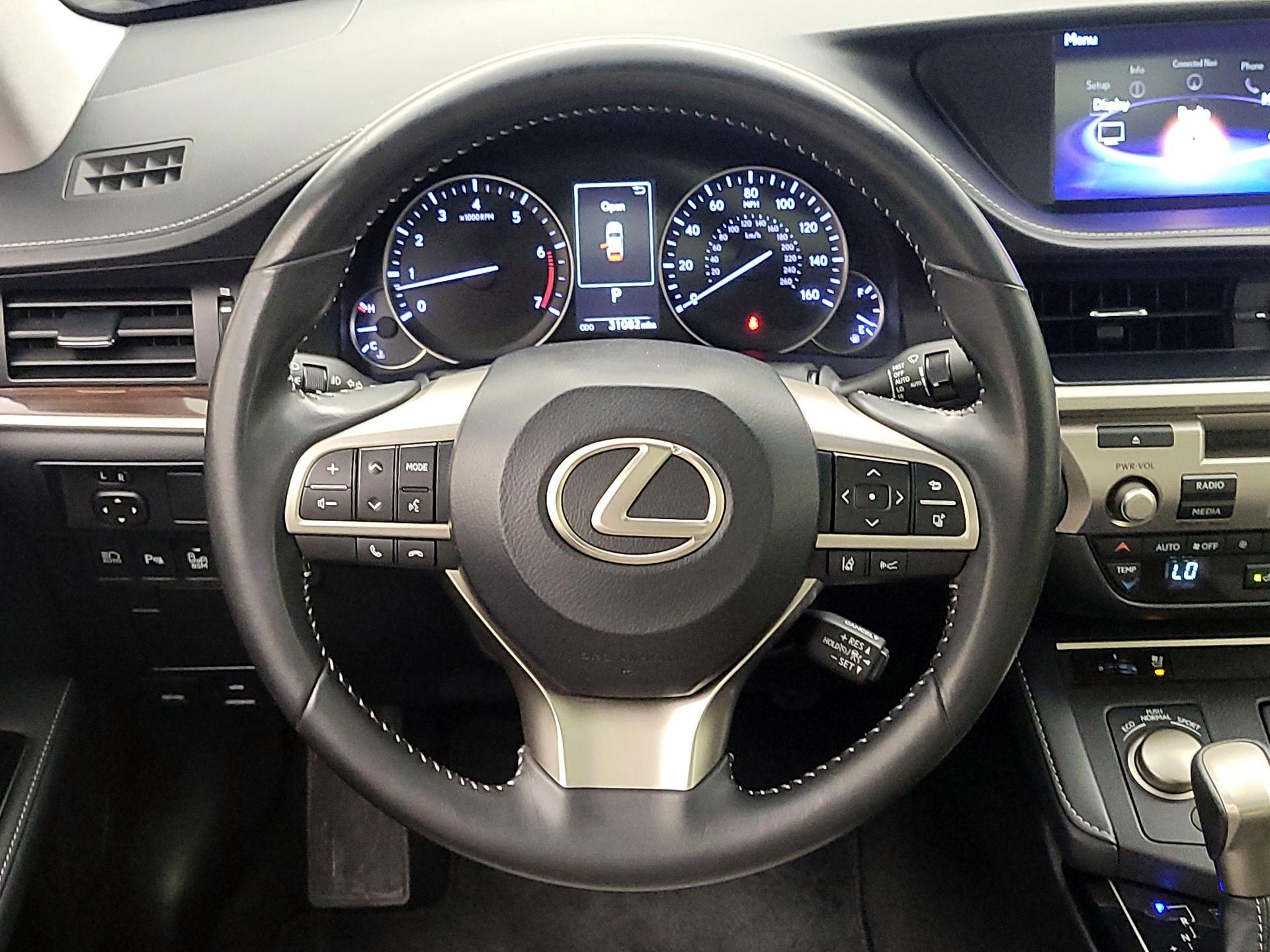 Thumbnail: 2018 Lexus ES - 10