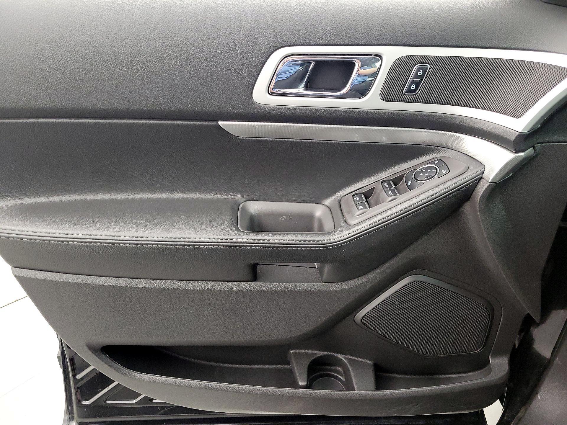 Thumbnail: 2015 Ford Explorer - 12
