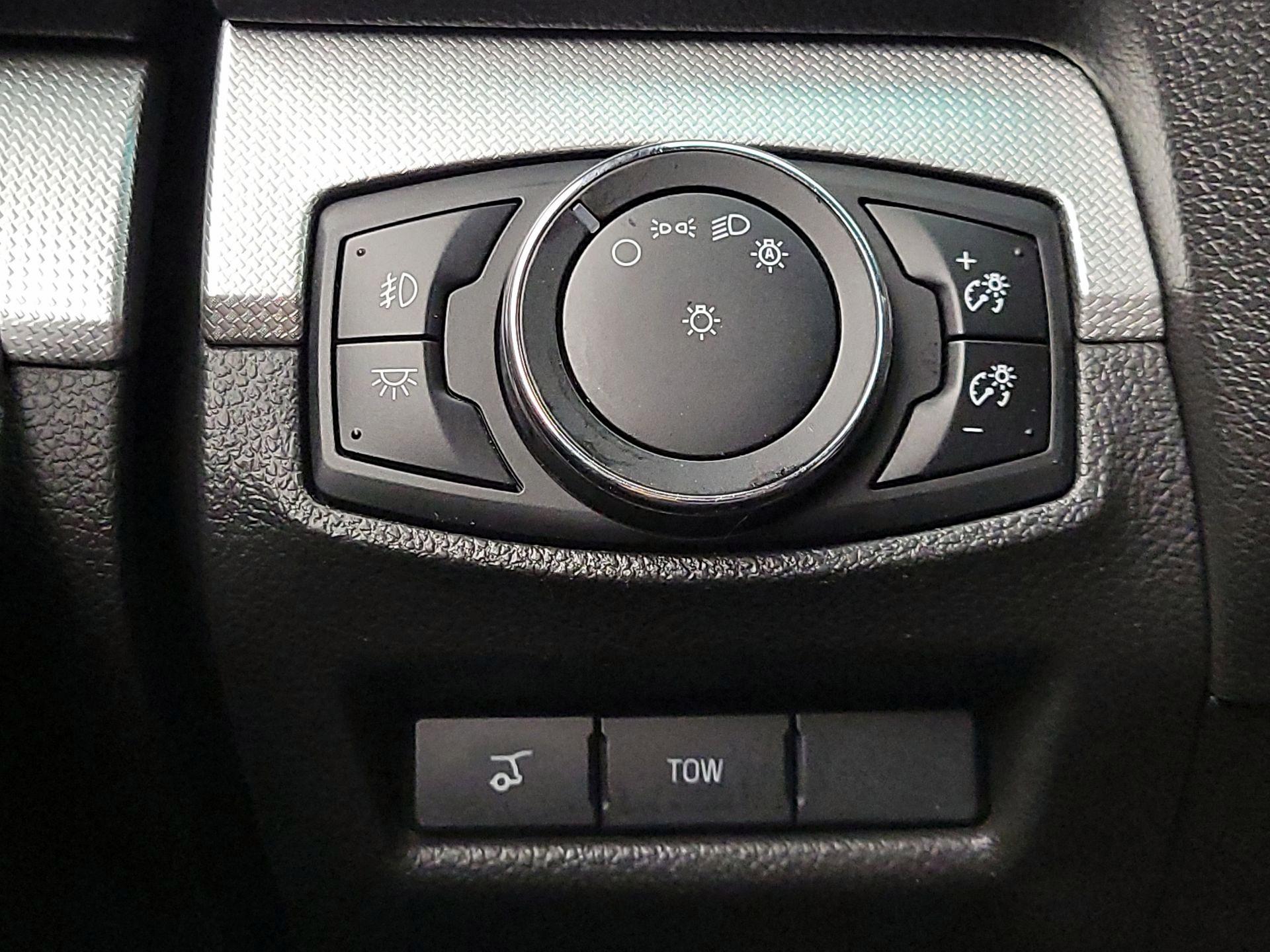 Thumbnail: 2015 Ford Explorer - 13
