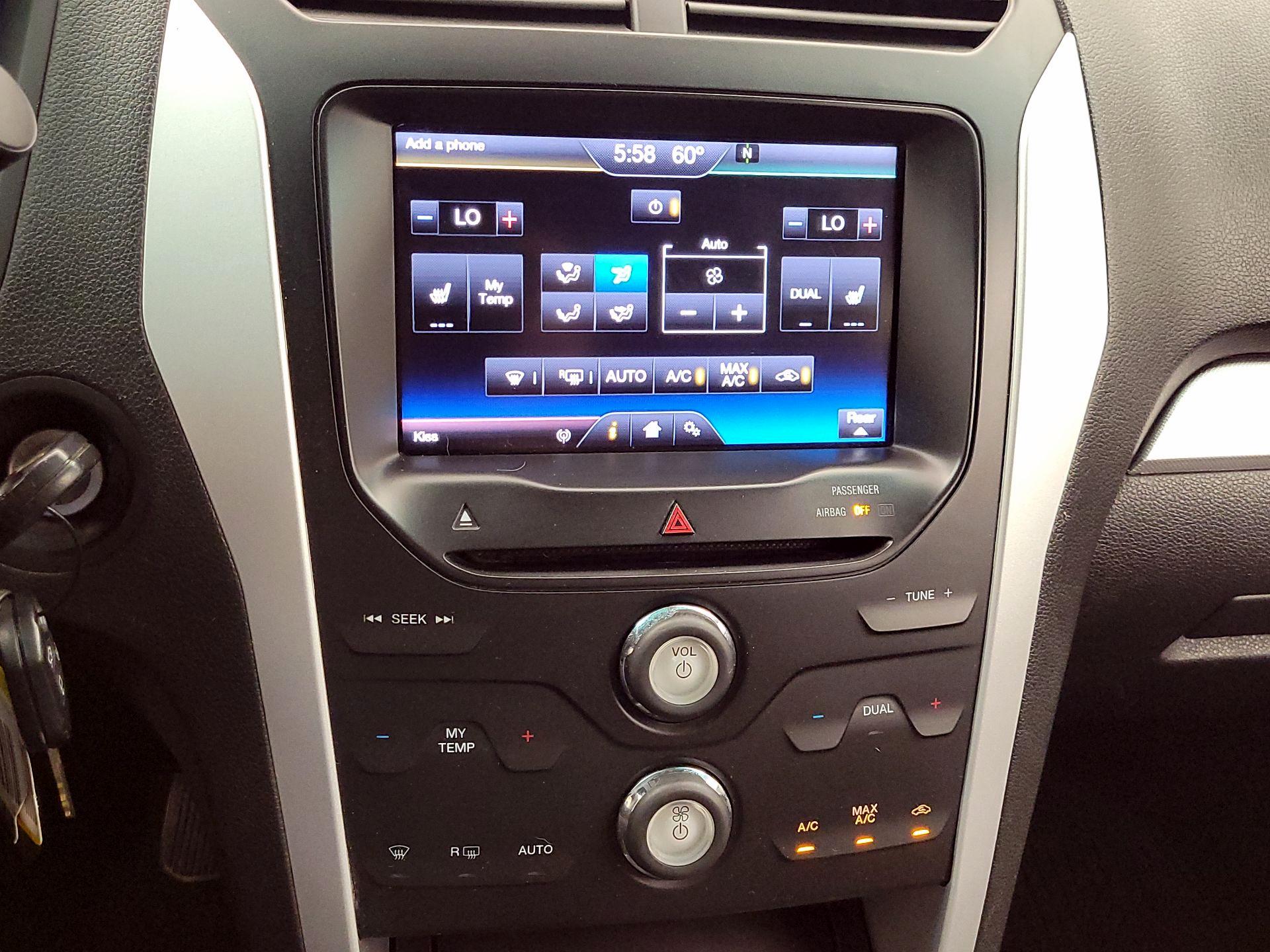 Thumbnail: 2015 Ford Explorer - 17