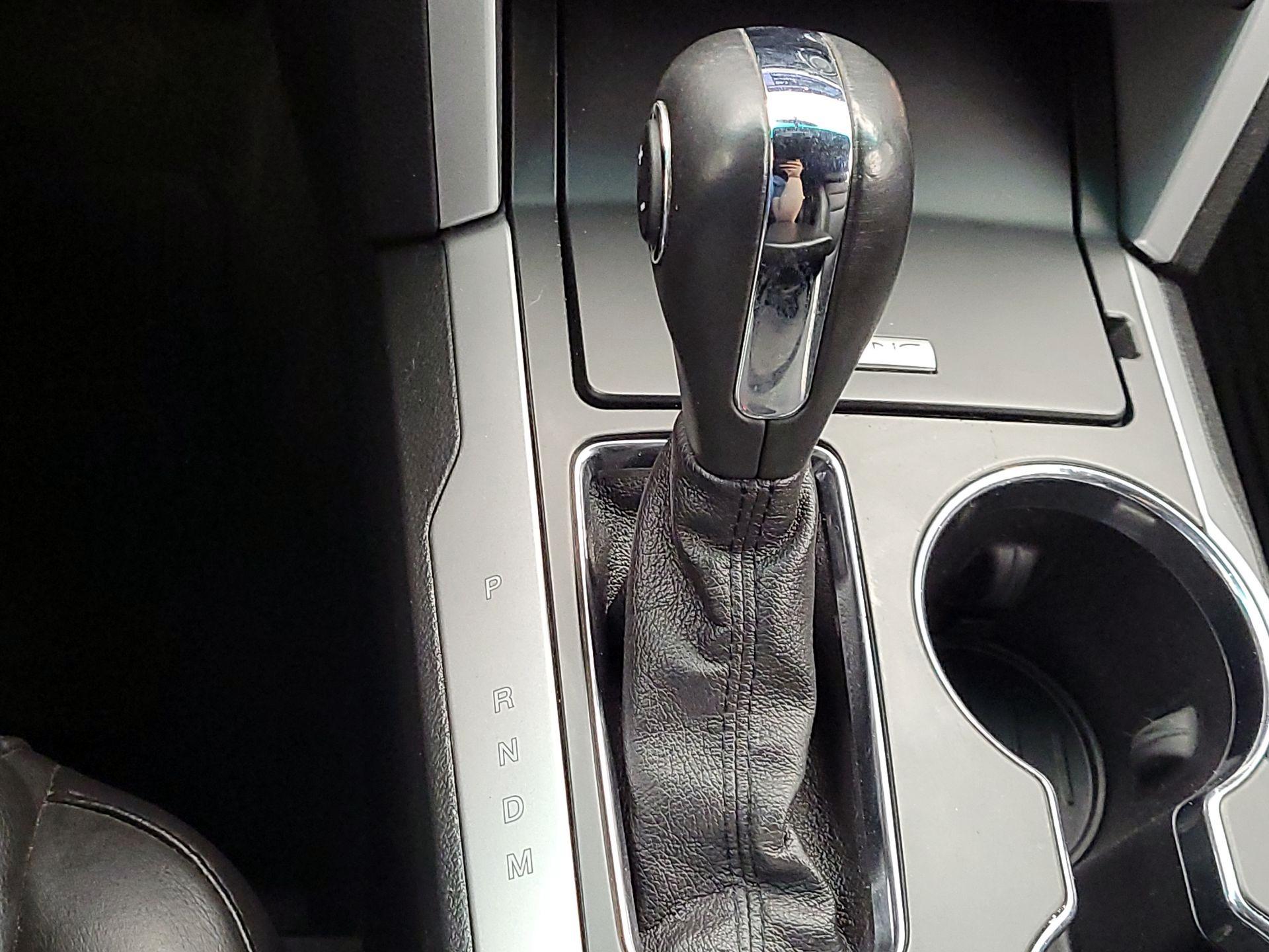Thumbnail: 2015 Ford Explorer - 18