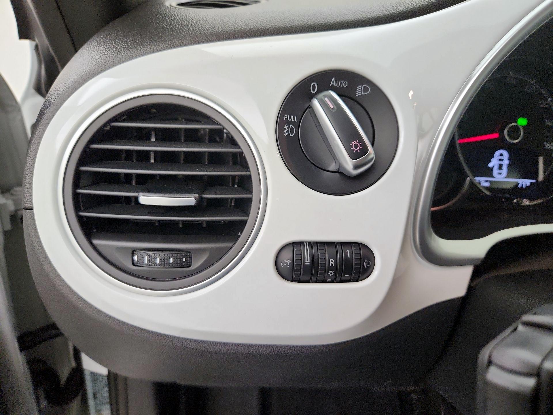 Thumbnail: 2019 Volkswagen Beetle - 13