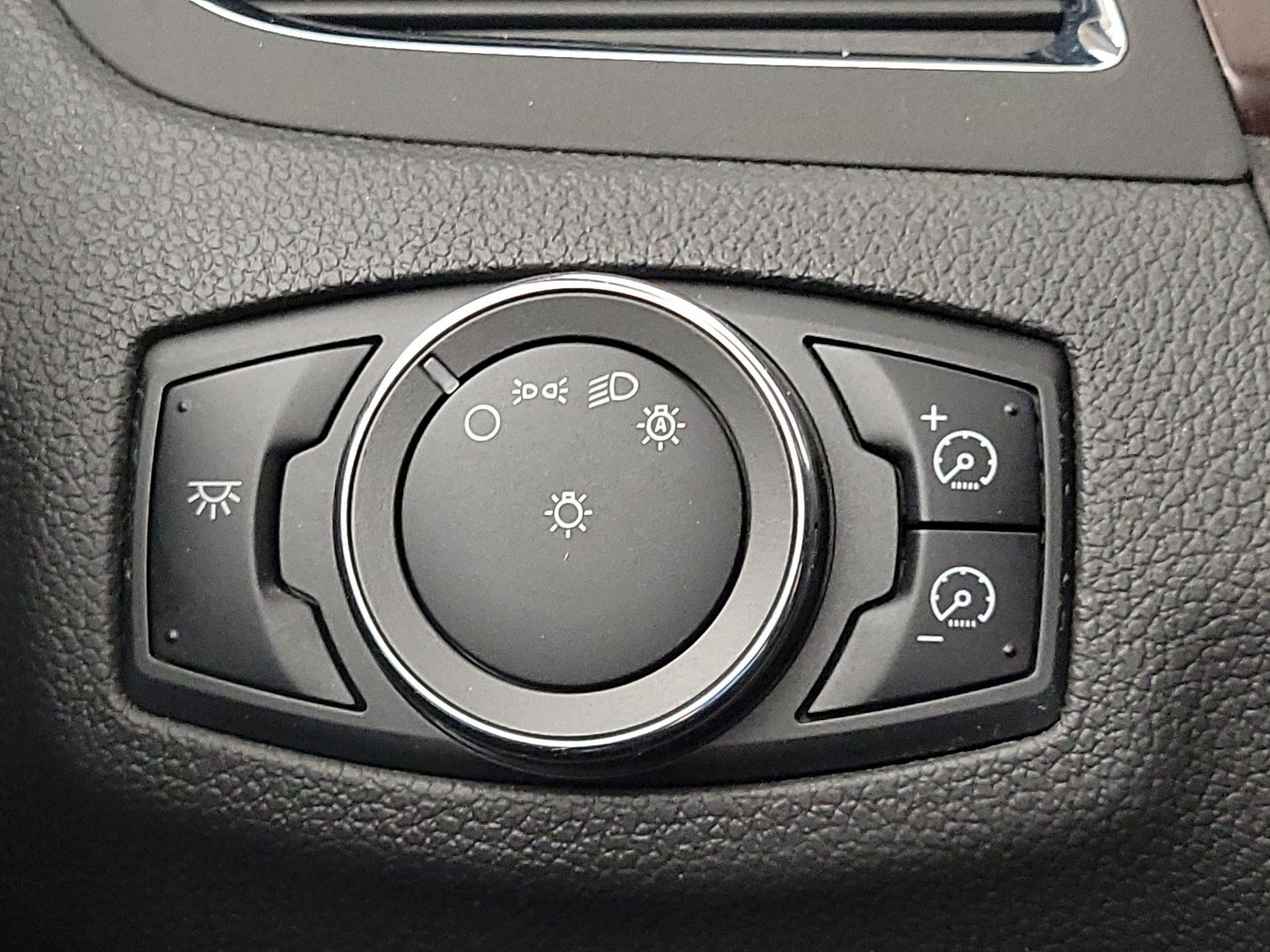 Thumbnail: 2013 Ford Edge - 13