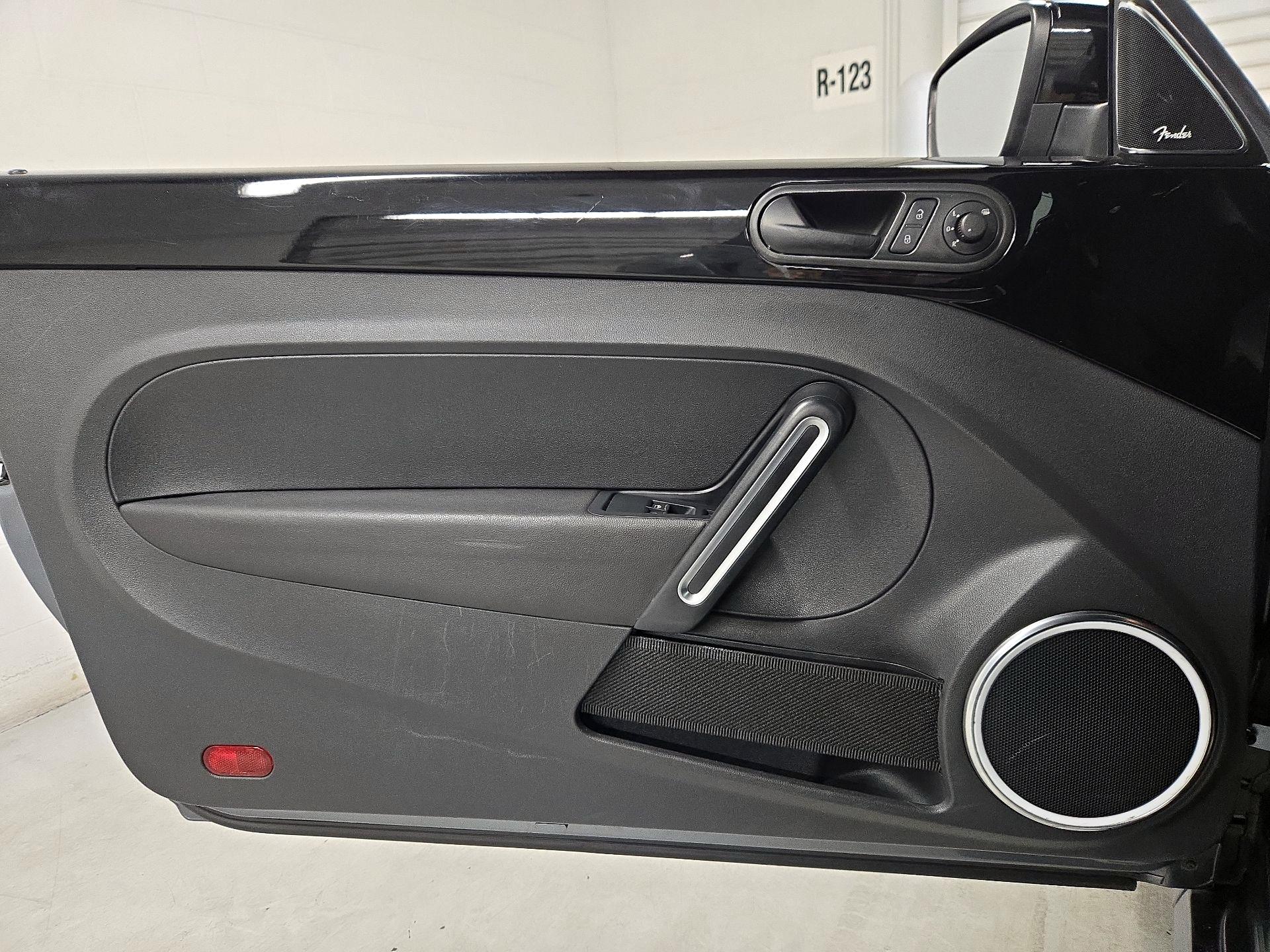 Thumbnail: 2013 Volkswagen Beetle - 12
