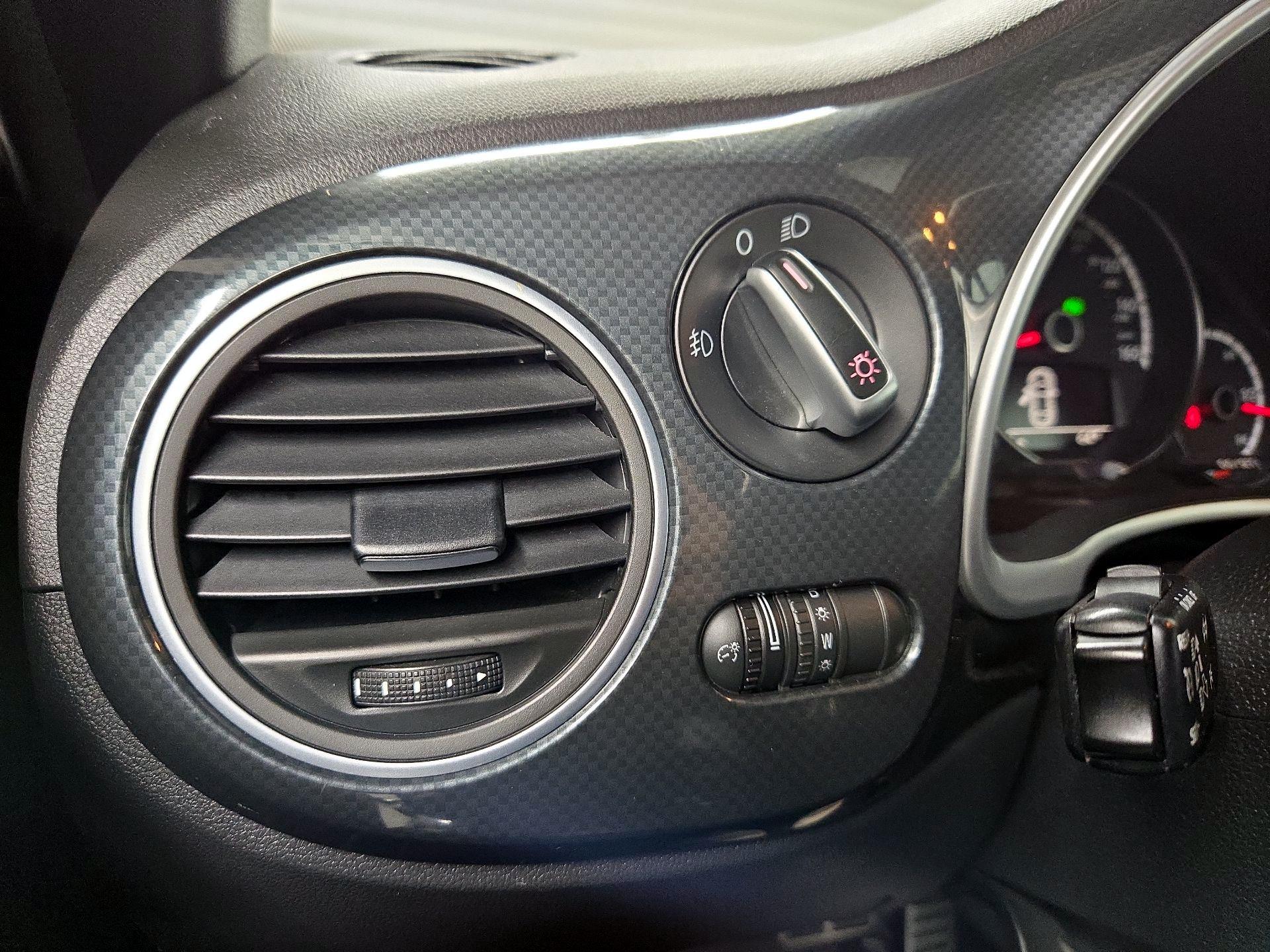 Thumbnail: 2013 Volkswagen Beetle - 13