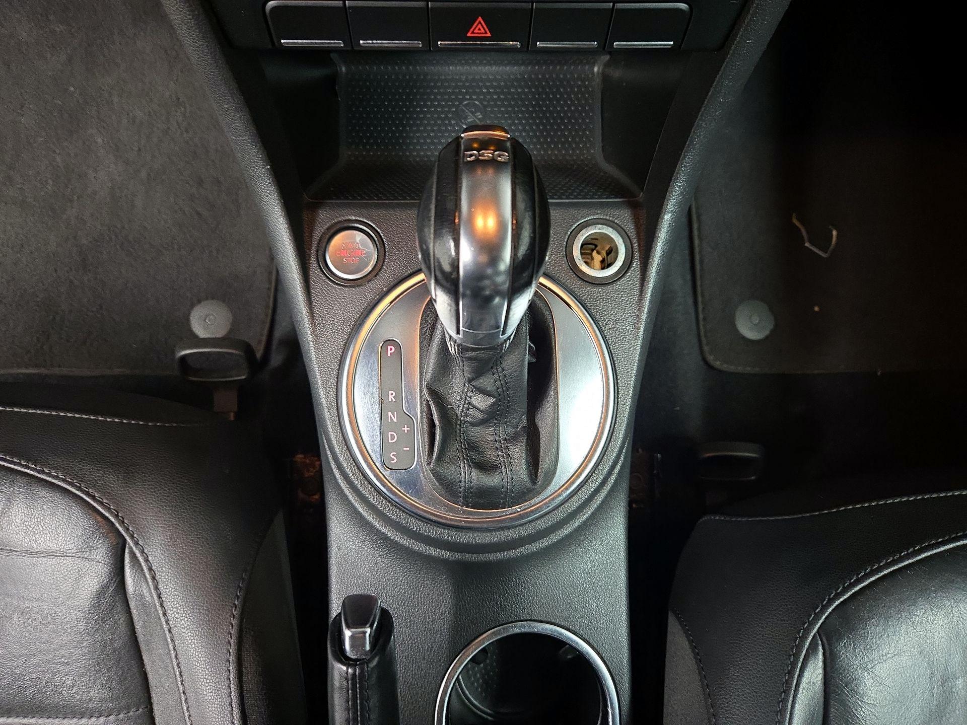 Thumbnail: 2013 Volkswagen Beetle - 17